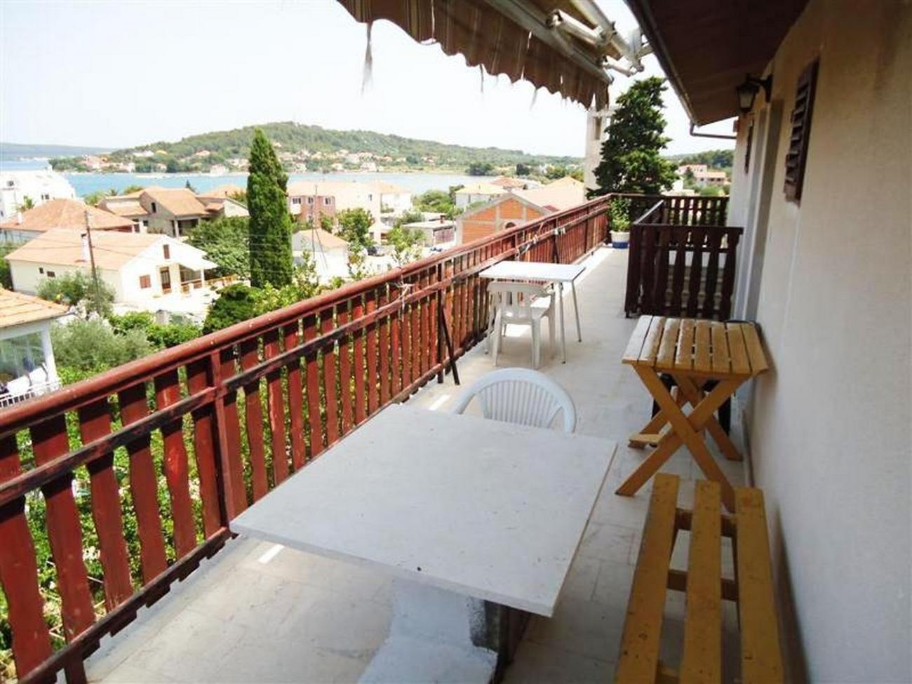 Enosobni apartma S teraso in pogledom na morje Mrljane, Pašman  A-c