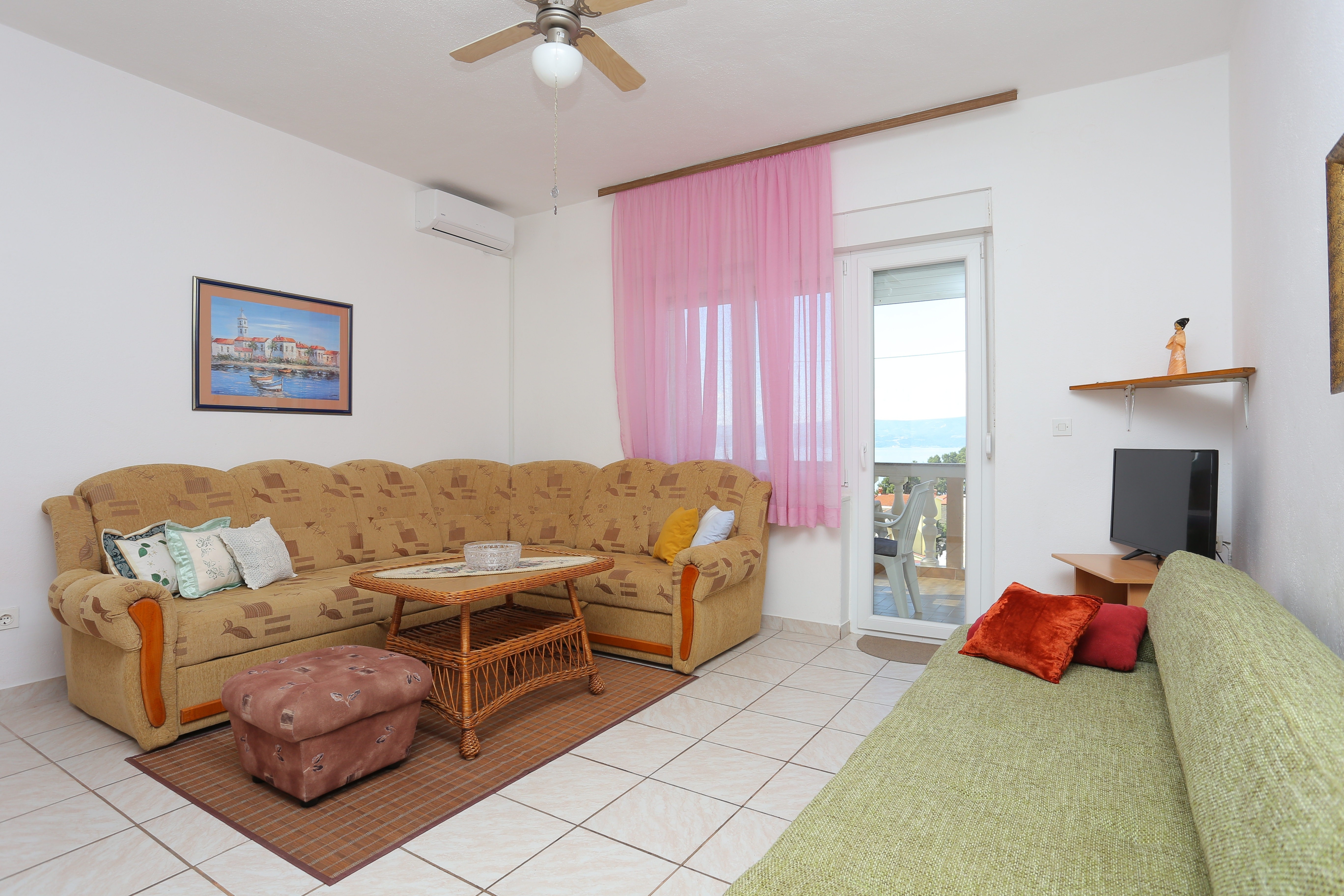 Two bedroom apartment with terrace and sea view Duće, Omiš  A-b