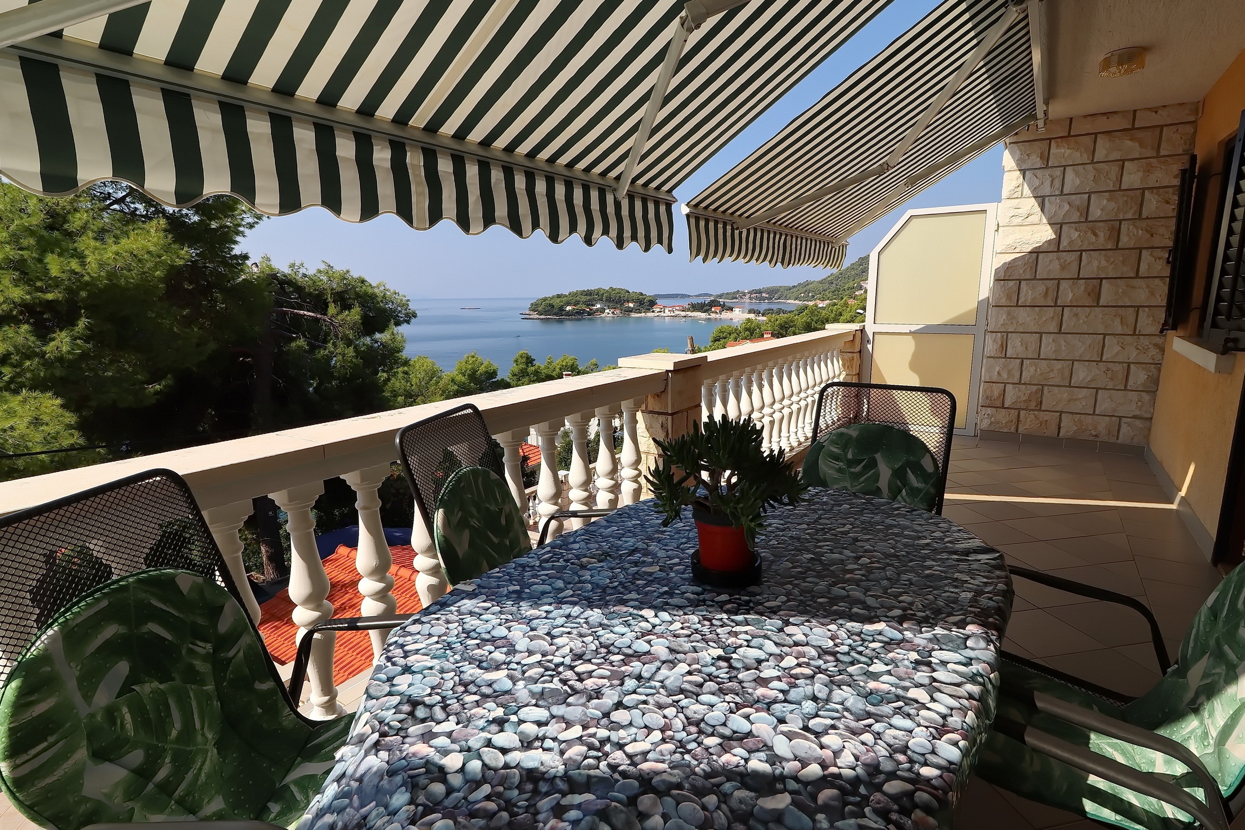 Two bedroom apartment near beach Prižba, Korčula  A-a