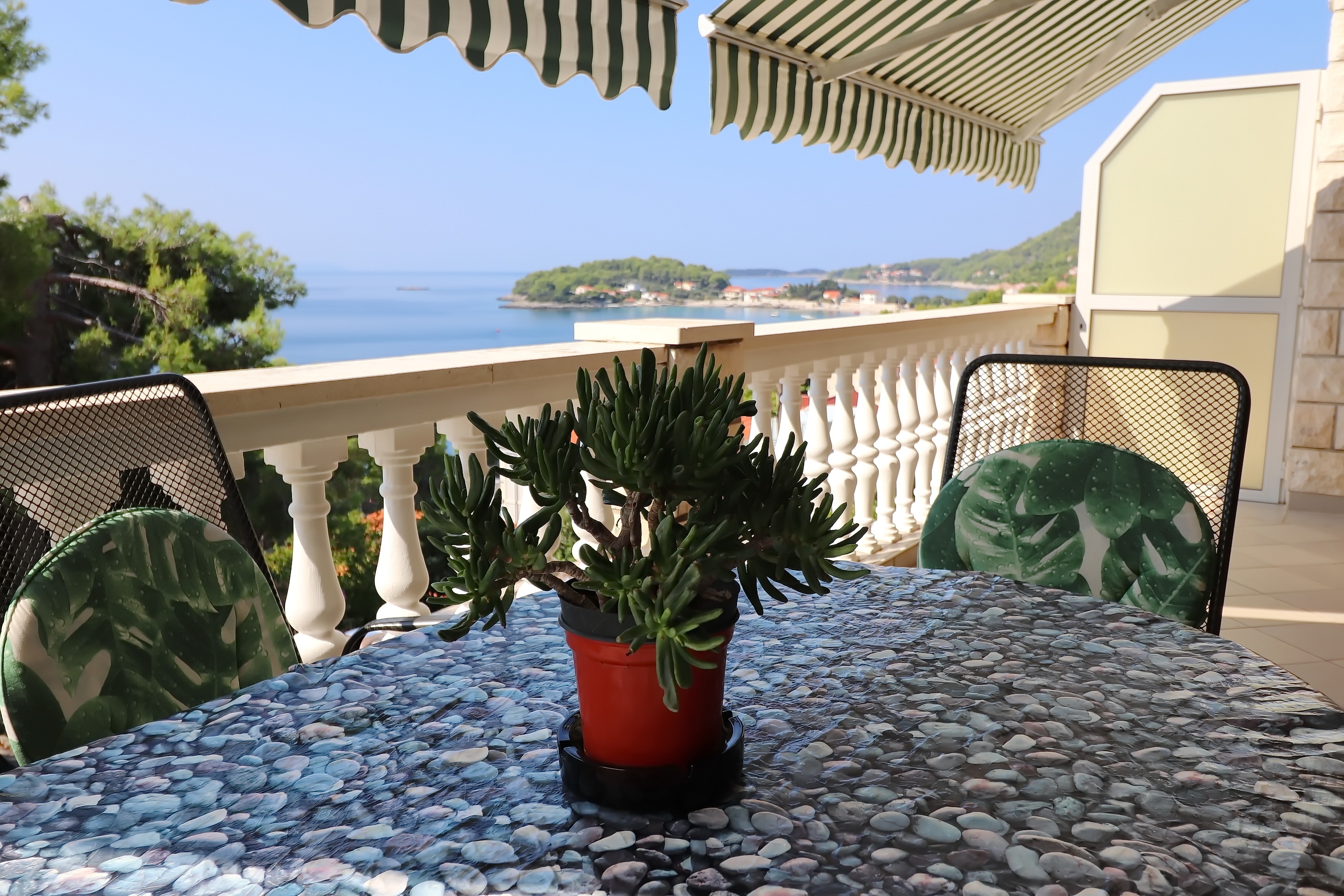 Two bedroom apartment near beach Prižba, Korčula  A-a
