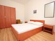 Podstrana, Bedroom in the apartment, WiFi.