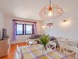 Prigradica, Dining room in the apartment, air condition available, (pet friendly) and WiFi.