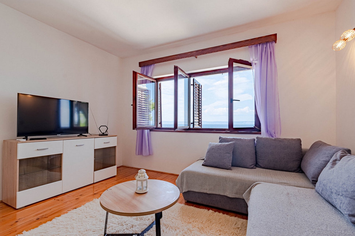 Three bedroom apartment near beach Prigradica, Korčula (A-20871-a)
