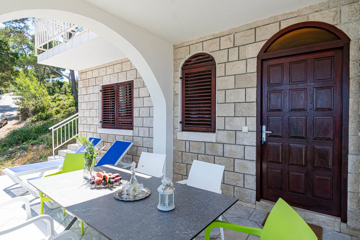 Three bedroom apartment near beach Prigradica, Korčula  A-a