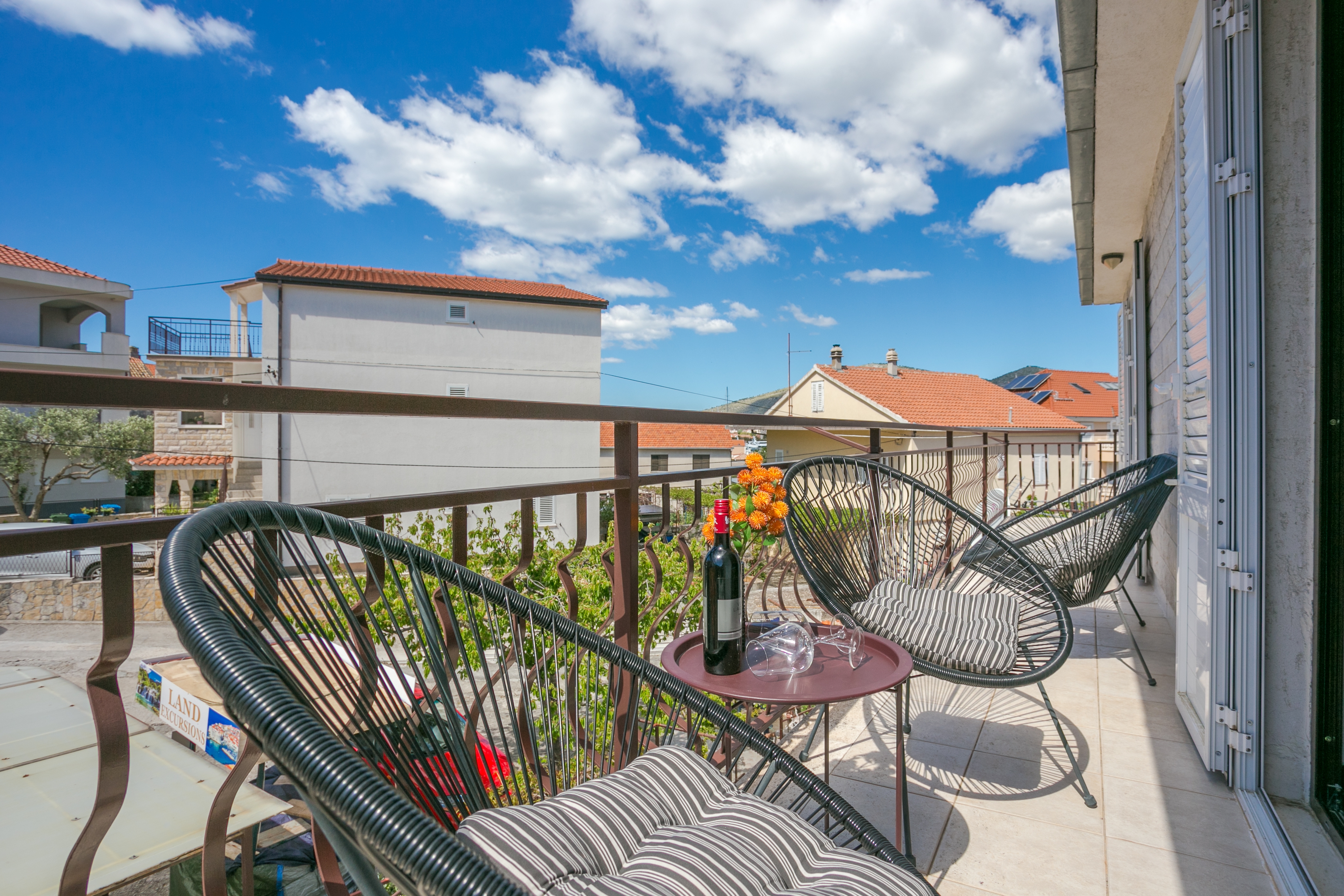 Three bedroom apartment with balcony and sea view Trogir  A-a