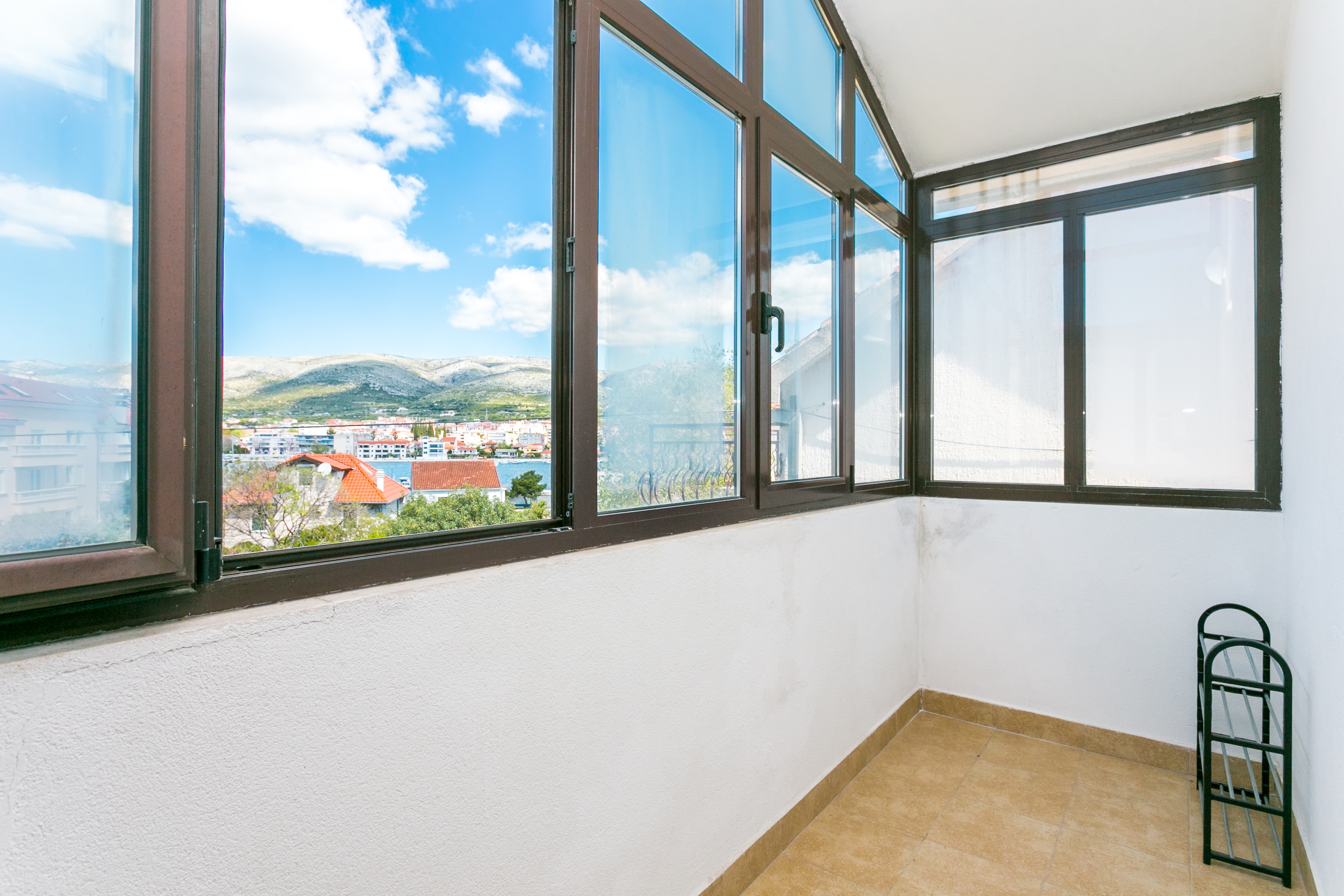 Three bedroom apartment with balcony and sea view Trogir  A-a