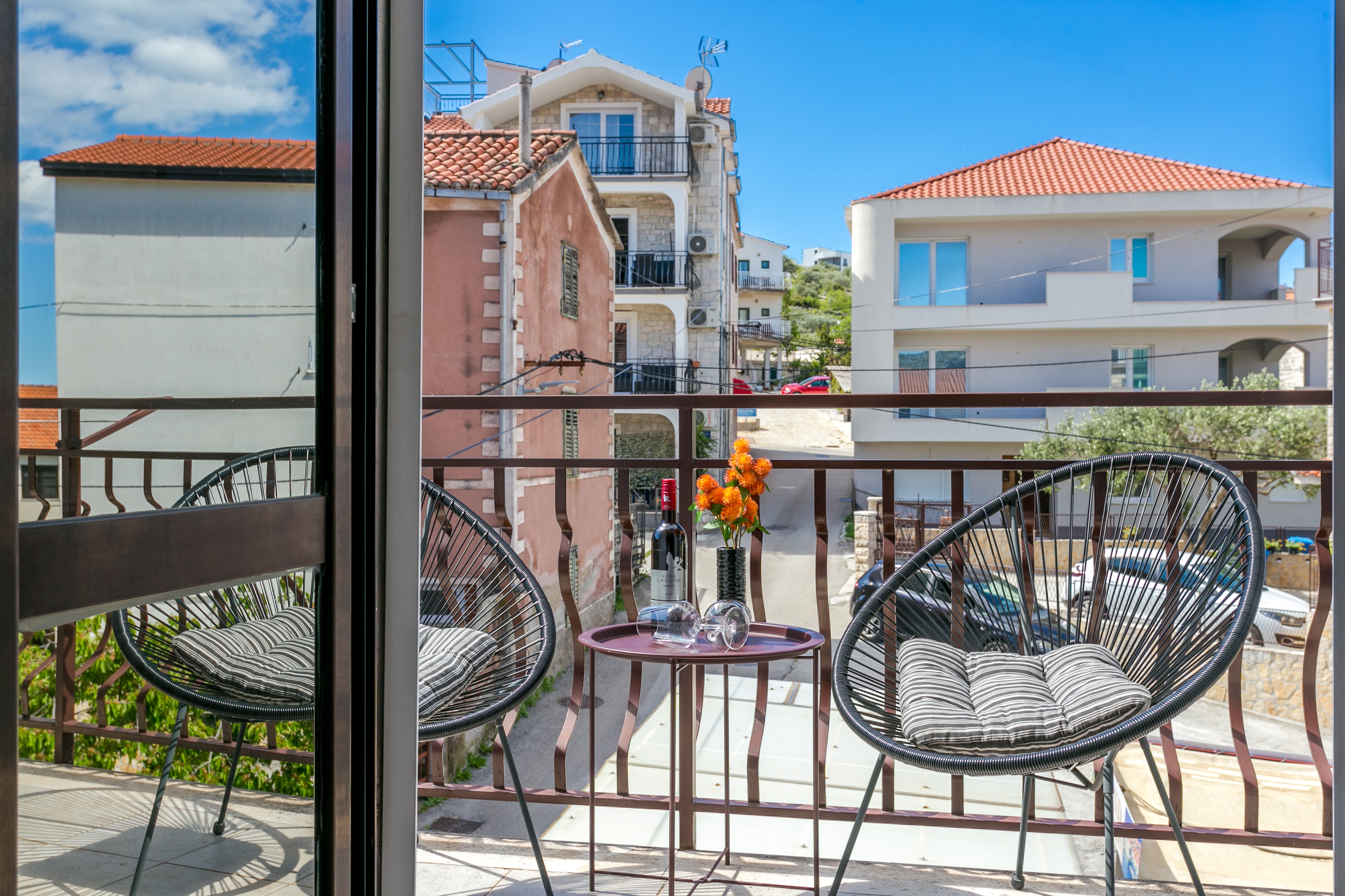 Three bedroom apartment with balcony and sea view Trogir  A-a