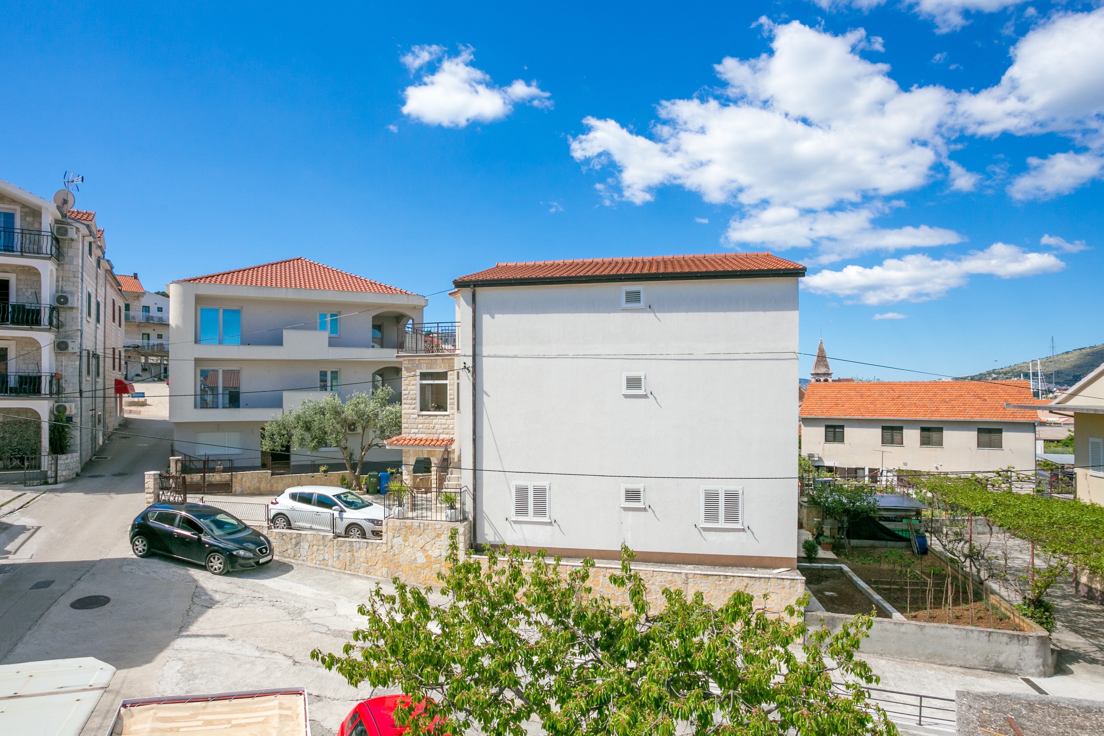 Three bedroom apartment with balcony and sea view Trogir  A-a