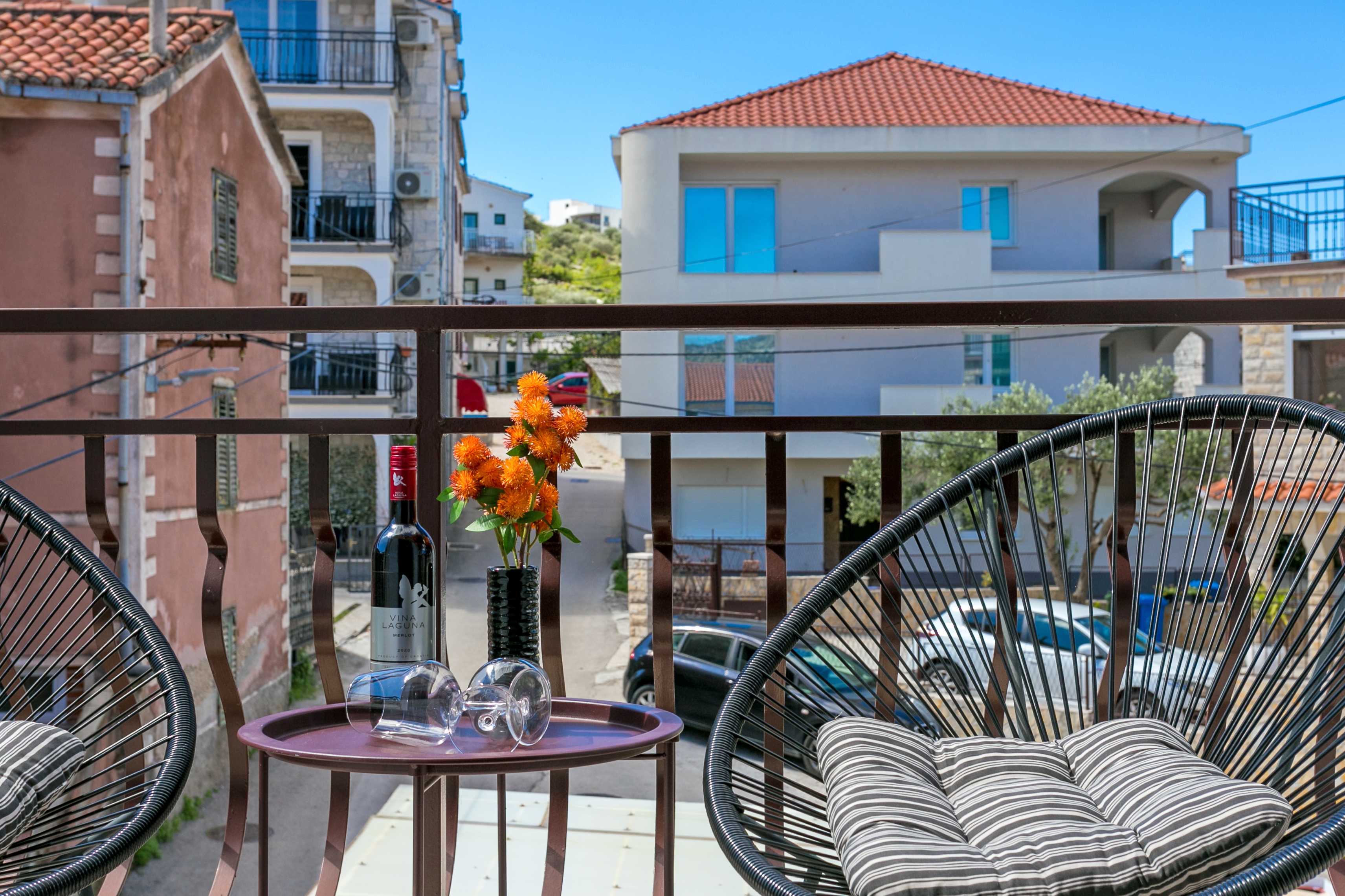 Three bedroom apartment with balcony and sea view Trogir  A-a
