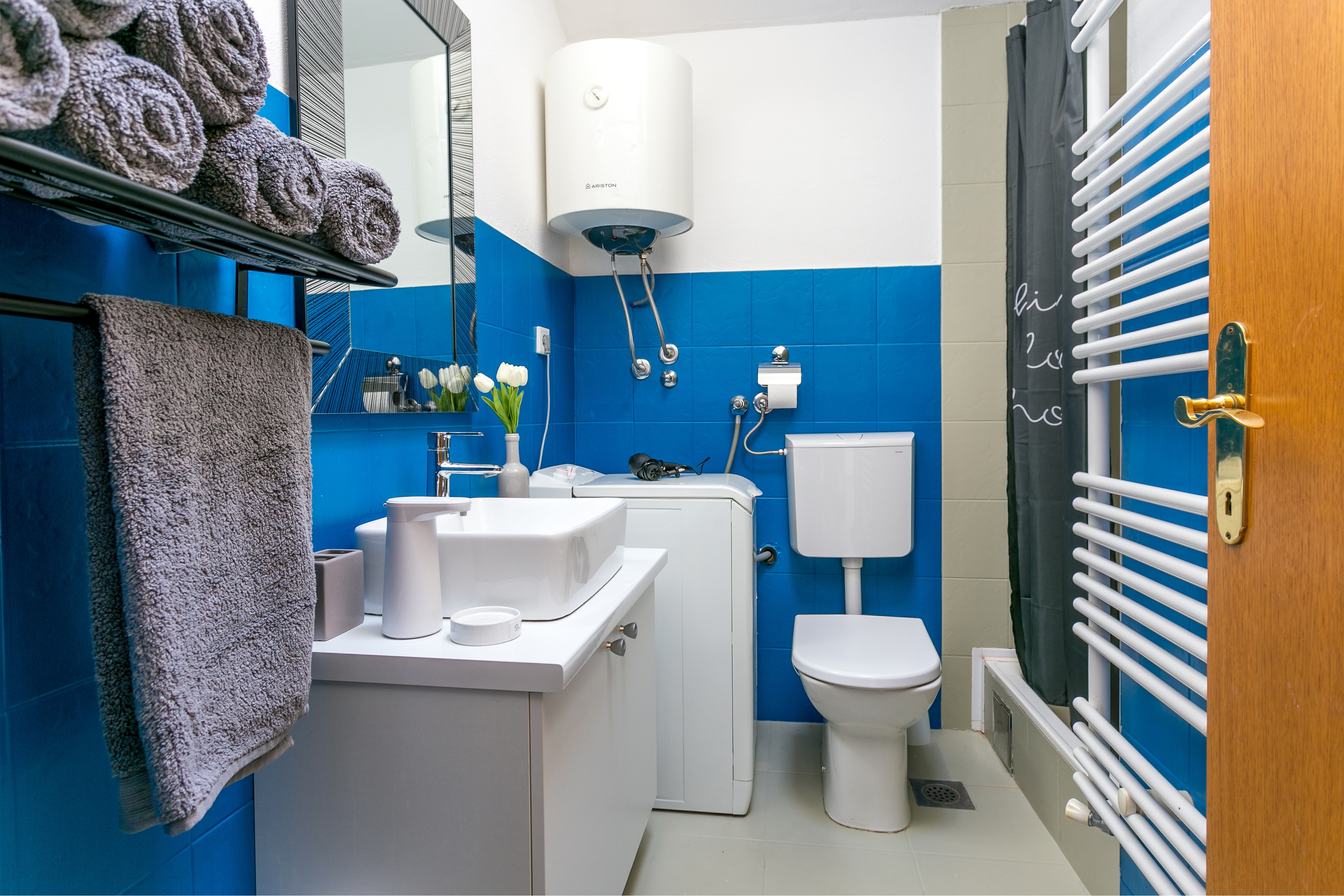 Three bedroom apartment with balcony and sea view Trogir  A-a