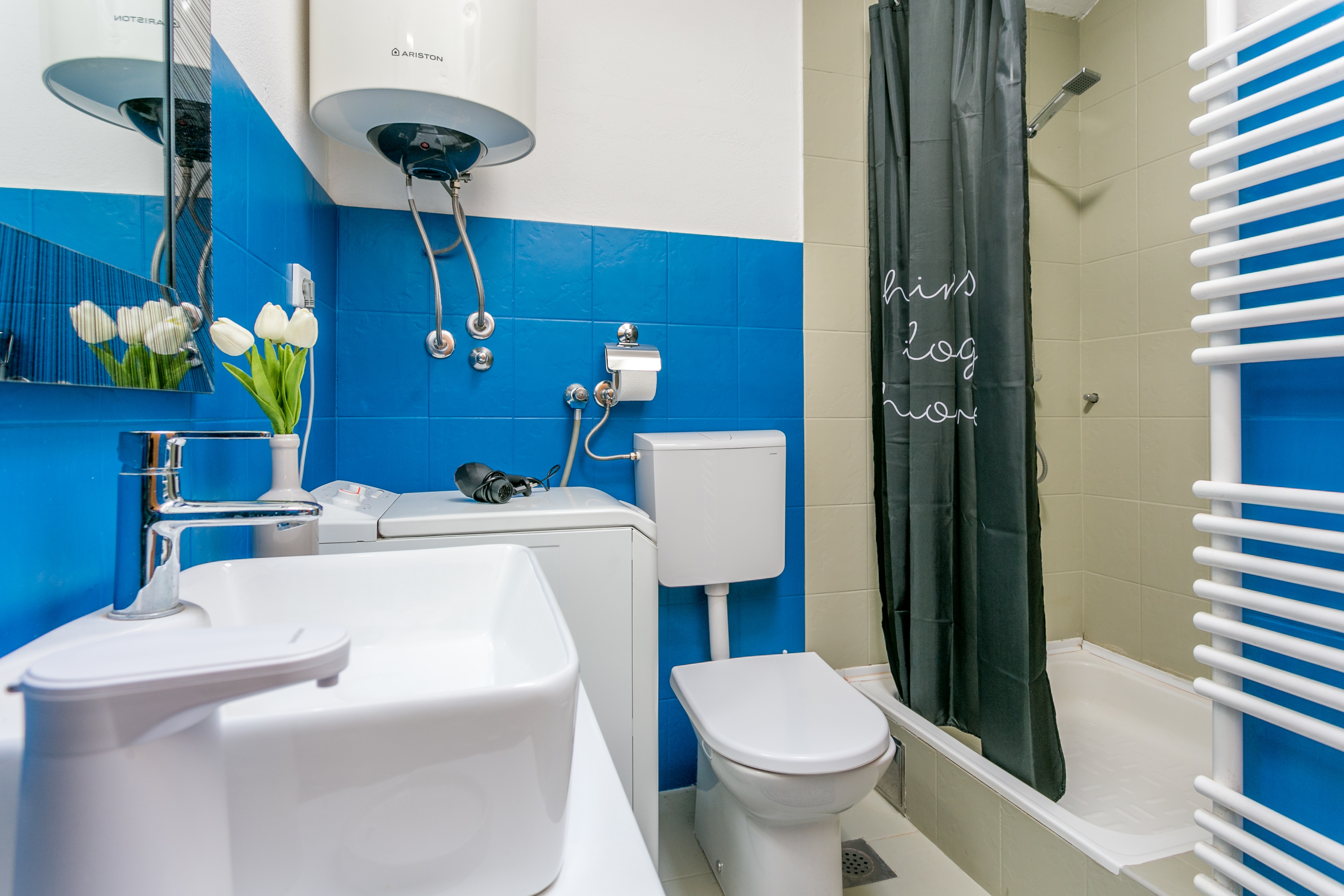 Three bedroom apartment with balcony and sea view Trogir  A-a