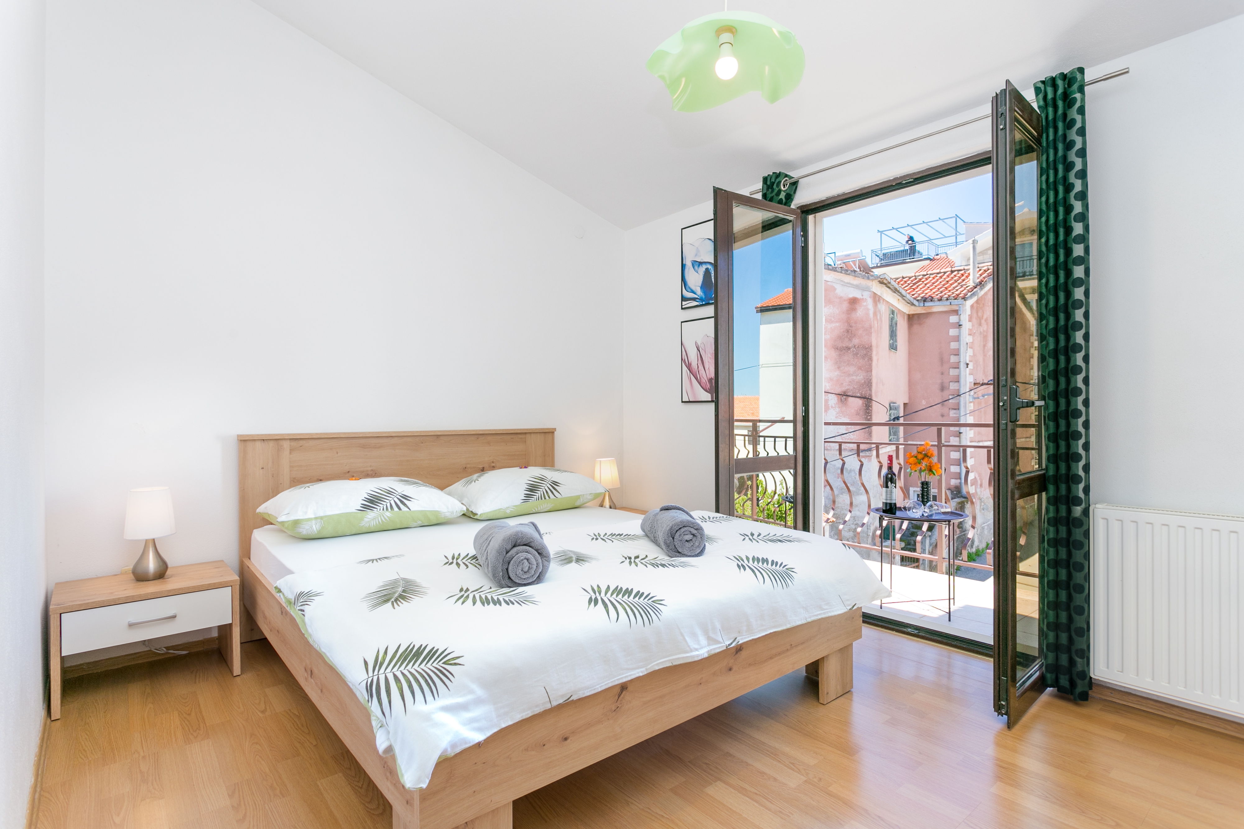 Three bedroom apartment with balcony and sea view Trogir  A-a