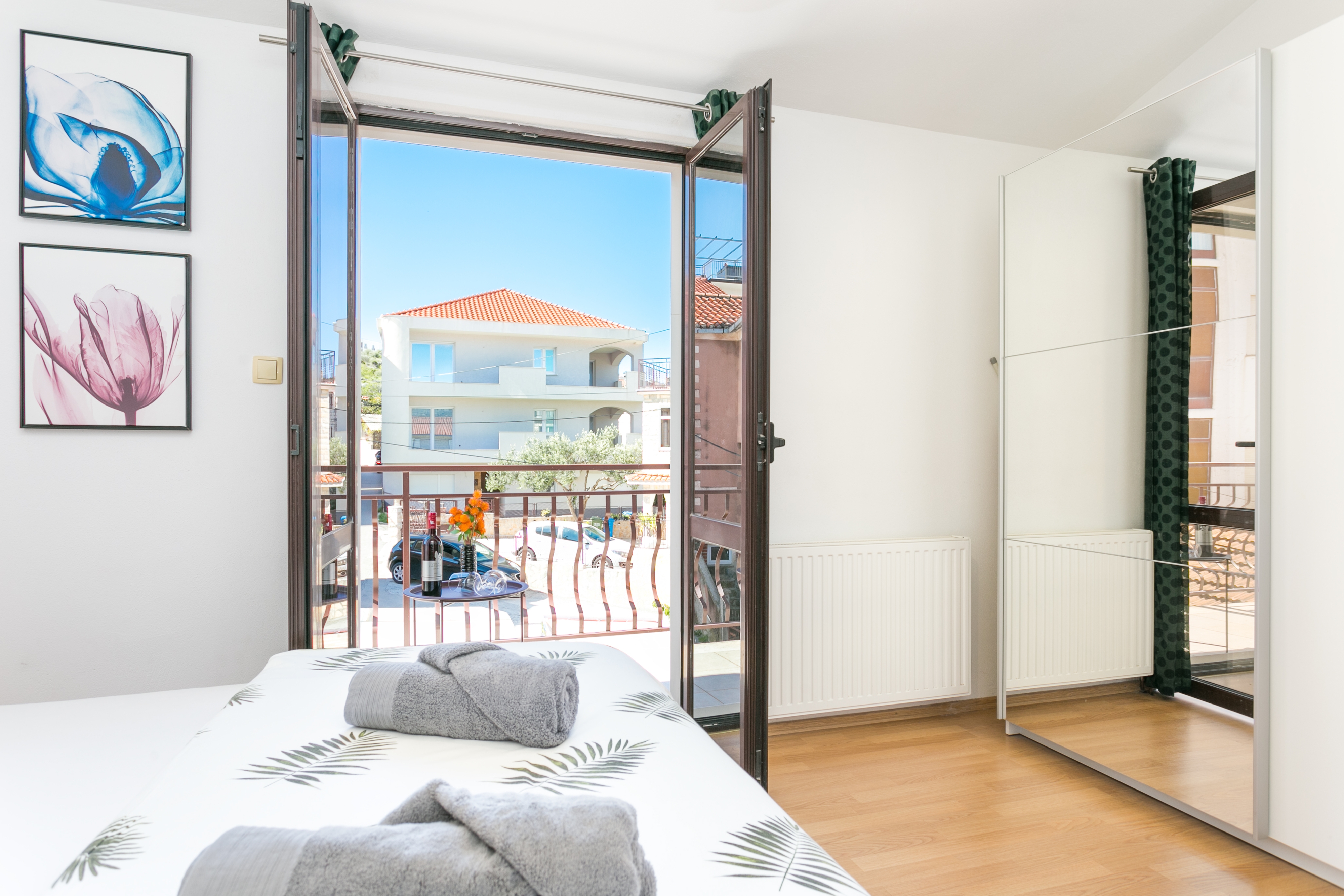 Three bedroom apartment with balcony and sea view Trogir  A-a