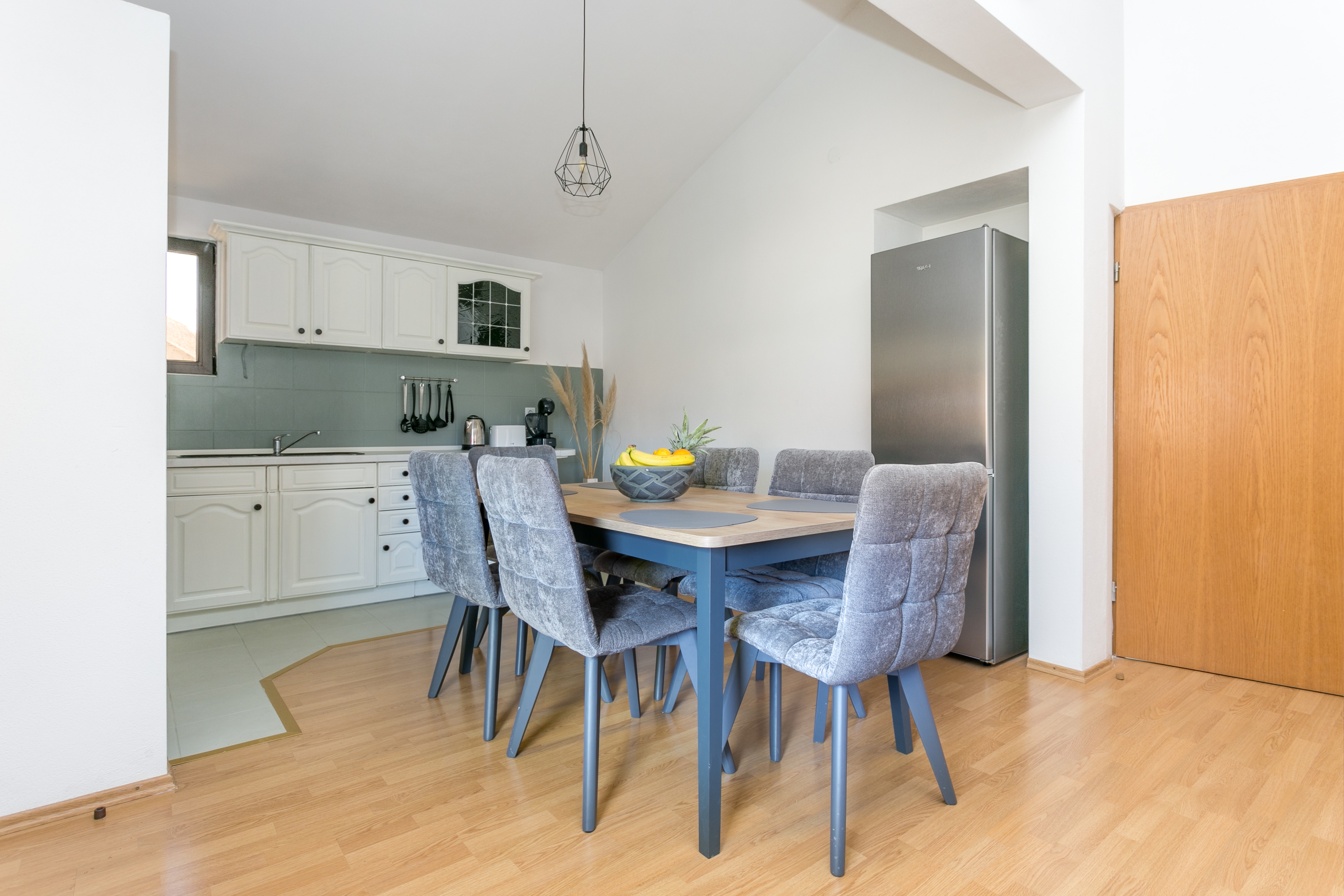 Three bedroom apartment with balcony and sea view Trogir  A-a