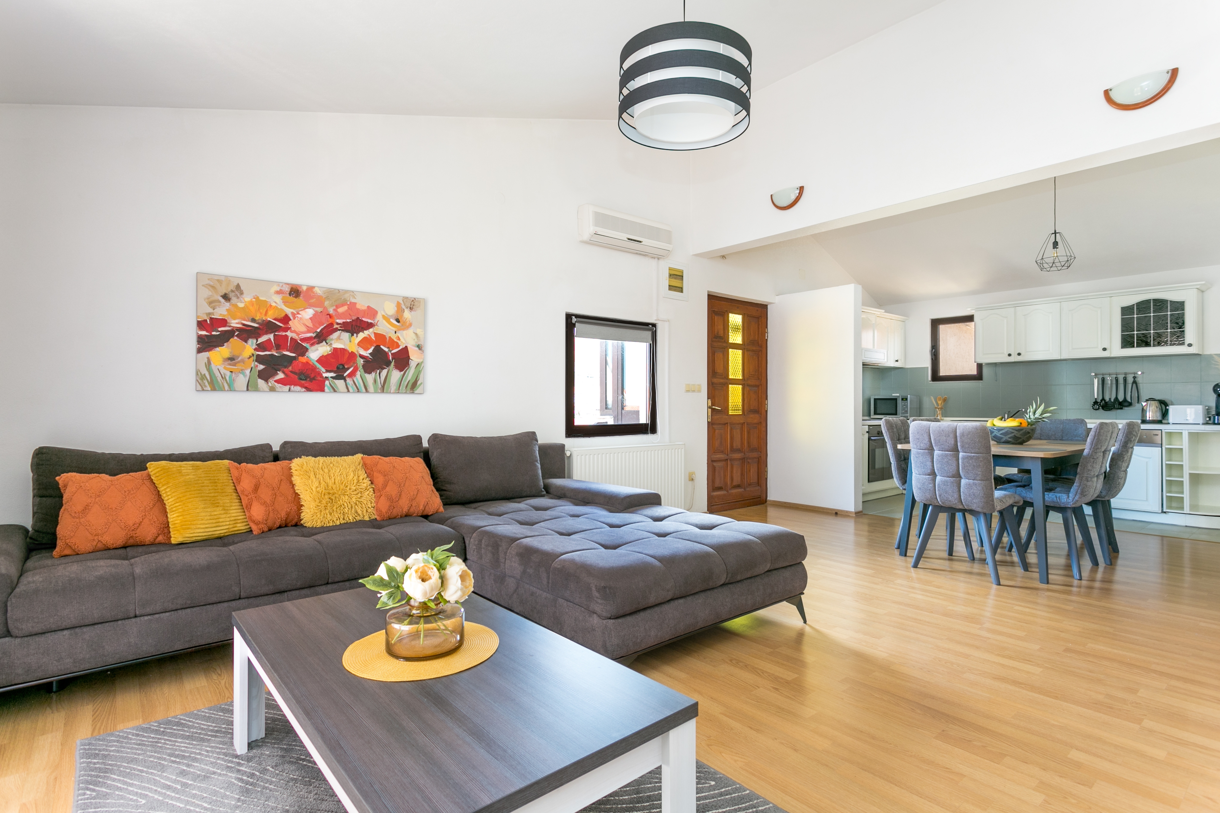 Three bedroom apartment with balcony and sea view Trogir  A-a