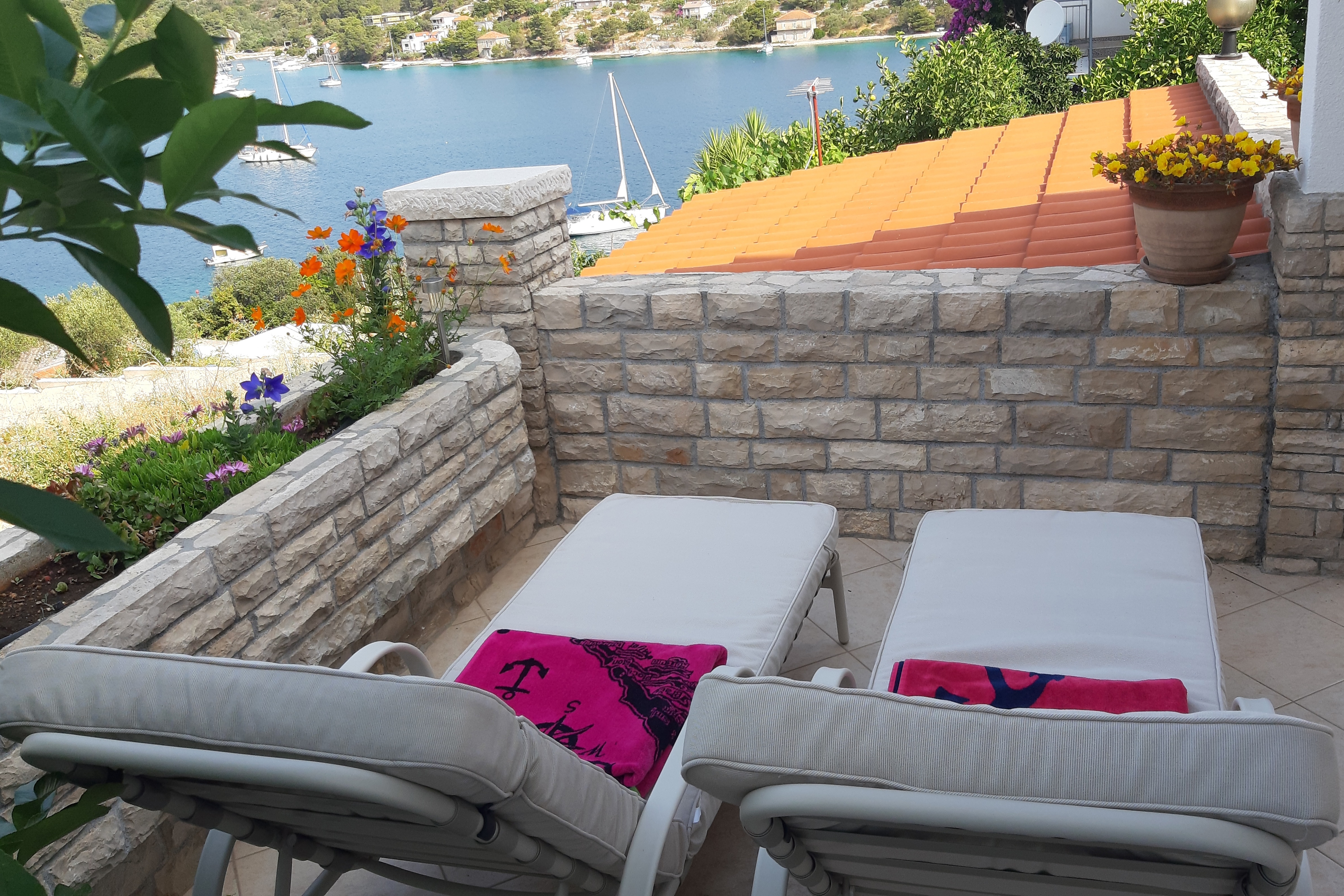 Two bedroom apartment with terrace and sea view Nečujam, Šolta  A-a