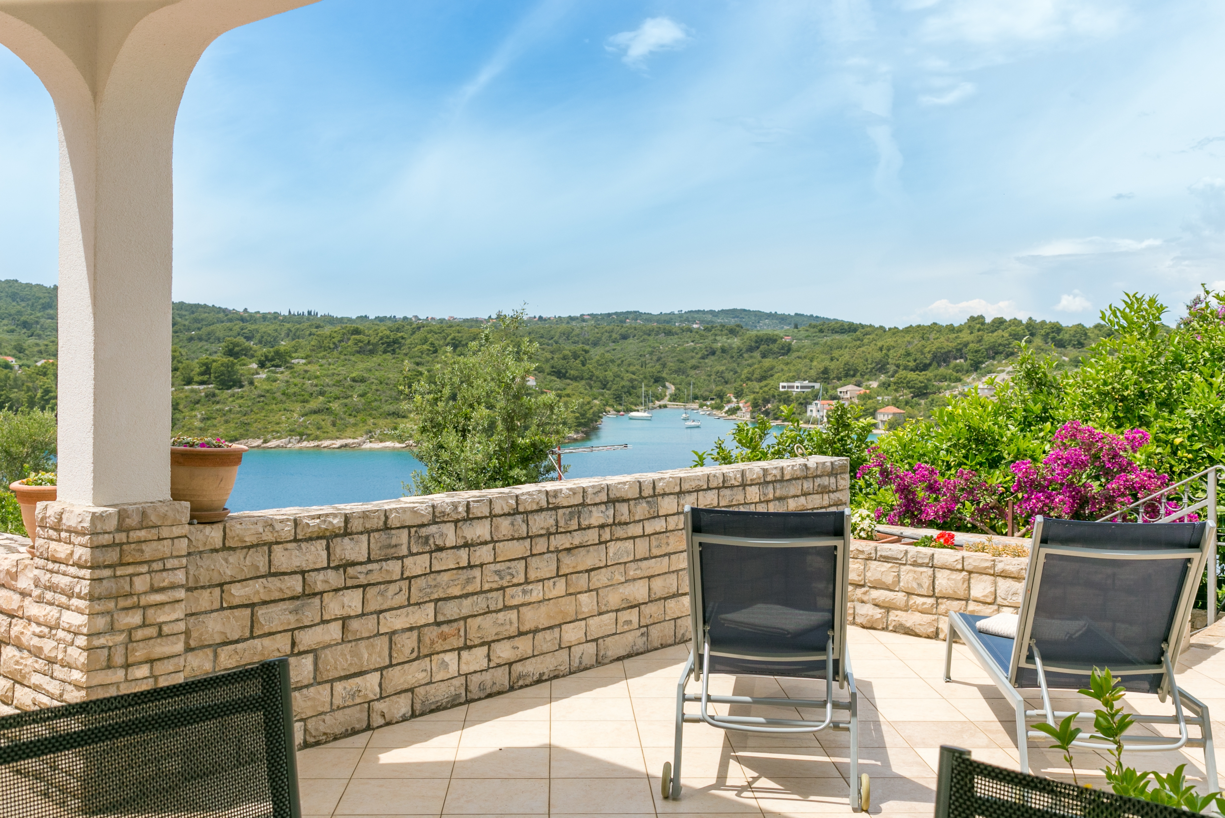 Two bedroom apartment with terrace and sea view Nečujam, Šolta (A-2089-a)