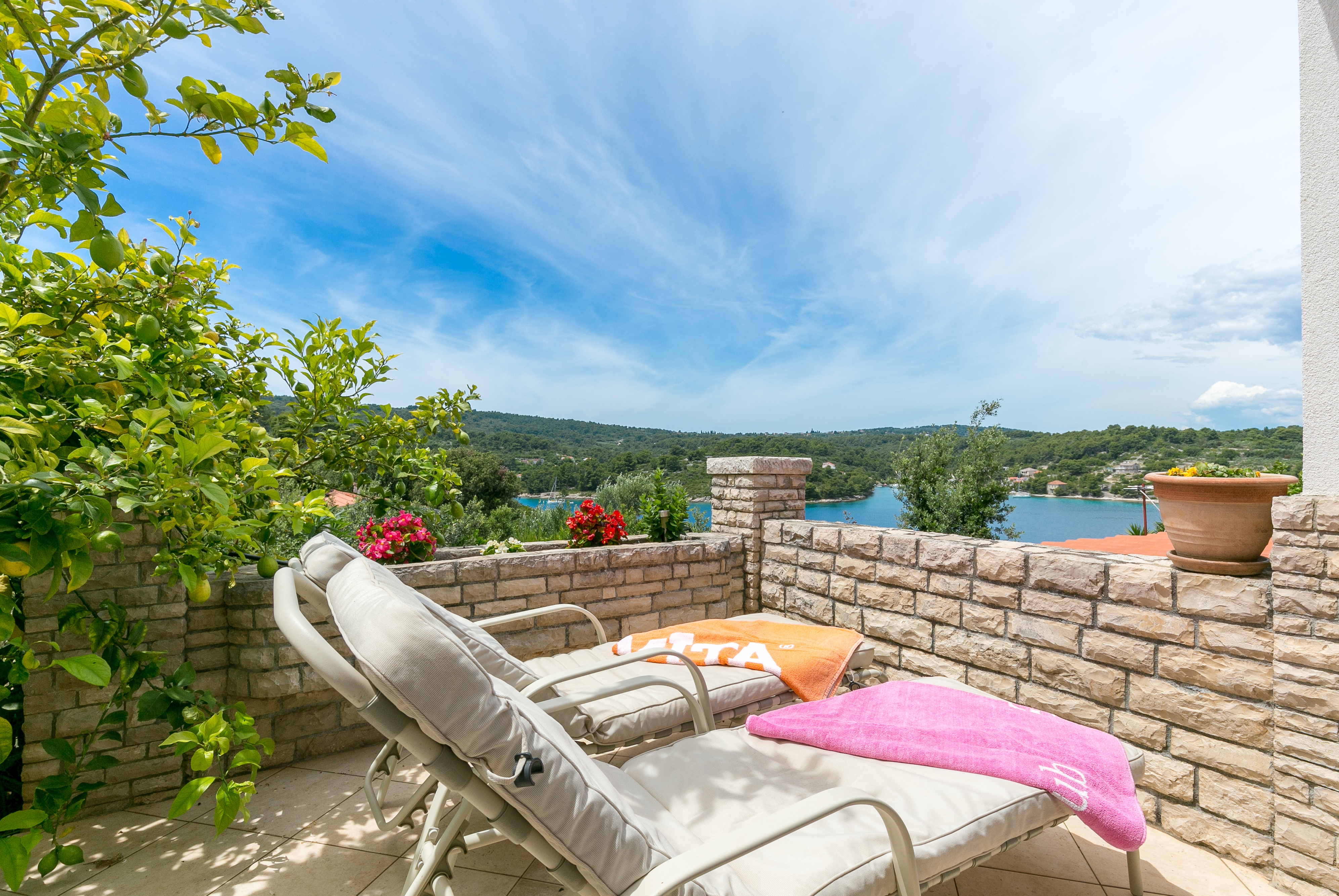 Two bedroom apartment with terrace and sea view Nečujam, Šolta (A-2089-a) Two bedroom apartment with terrace and sea view Nečujam, Šolta (A-2089-a)