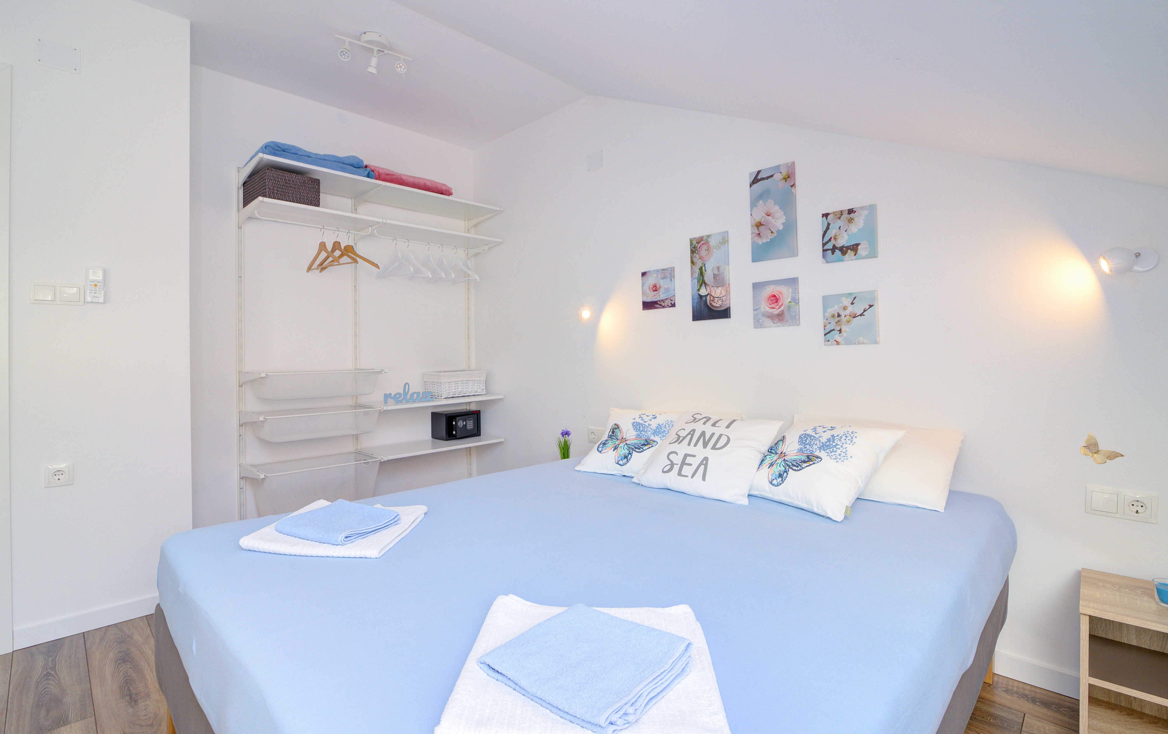 Two bedroom apartment with balcony and sea view Senj  A-a