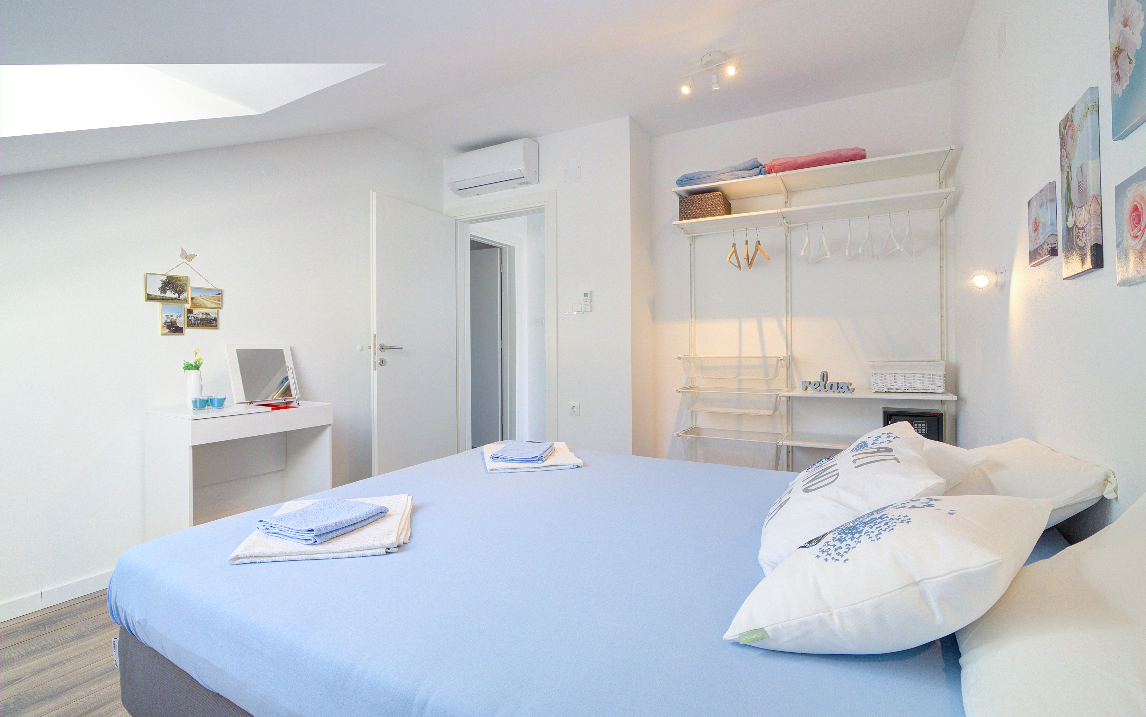 Two bedroom apartment with balcony and sea view Senj  A-a