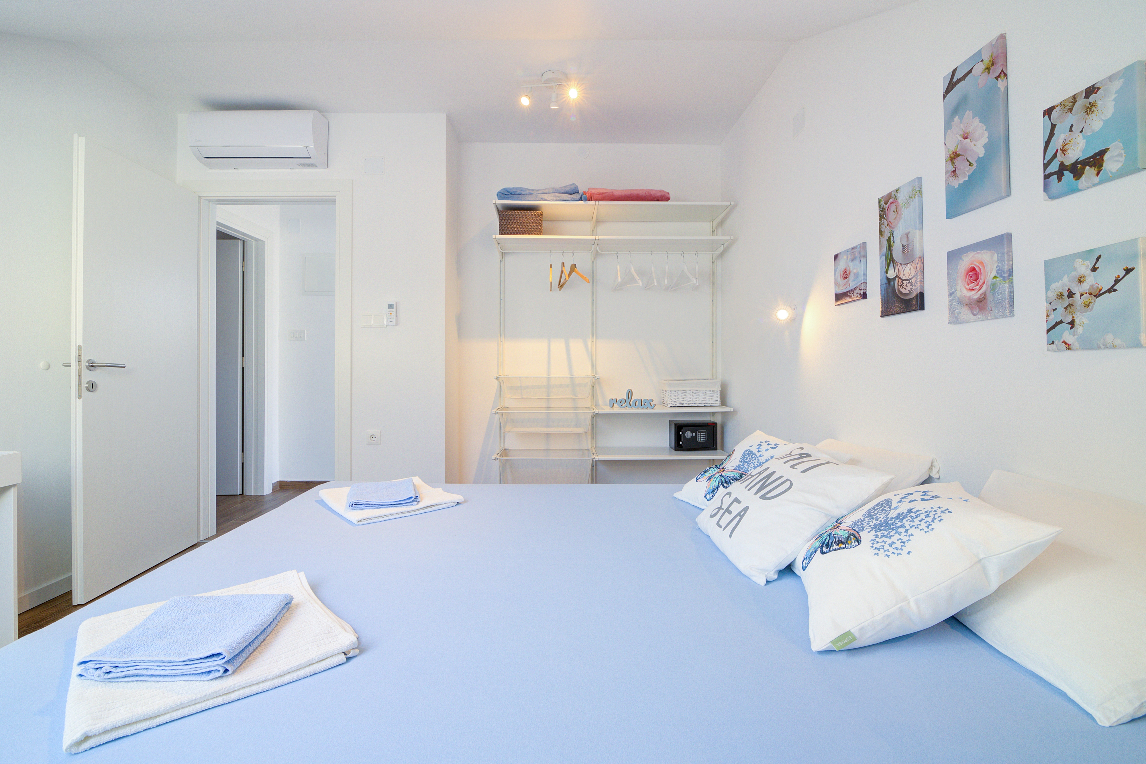 Two bedroom apartment with balcony and sea view Senj  A-a