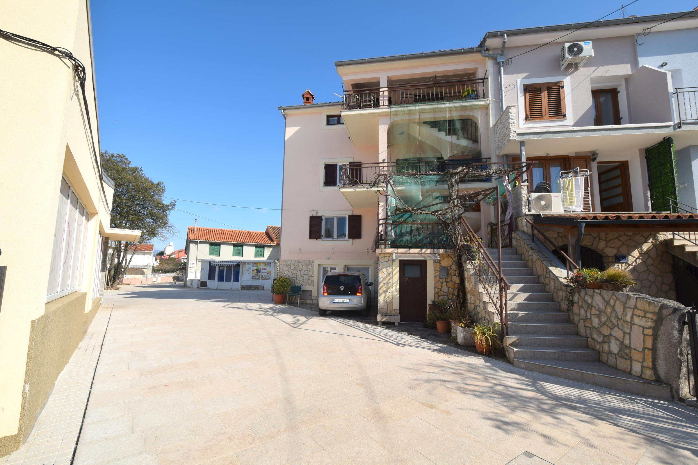 Two bedroom apartment with terrace and sea view Njivice (Krk) (A-20905-a) Two bedroom apartment with terrace and sea view Njivice (Krk) (A-20905-a)