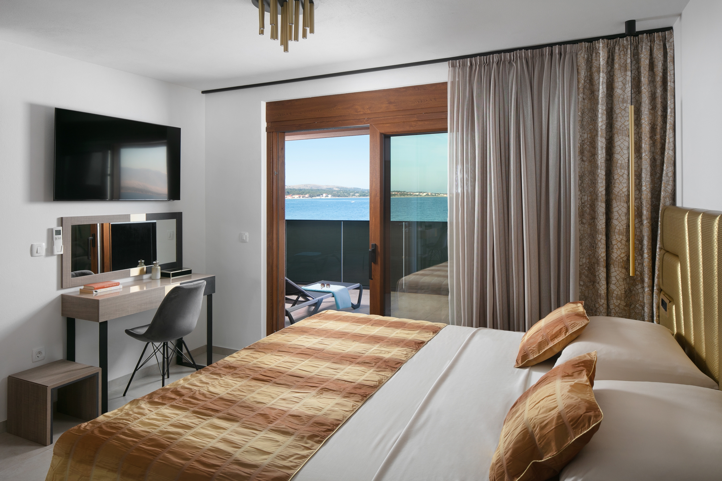Four bedroom apartment near beach Vir  A-c