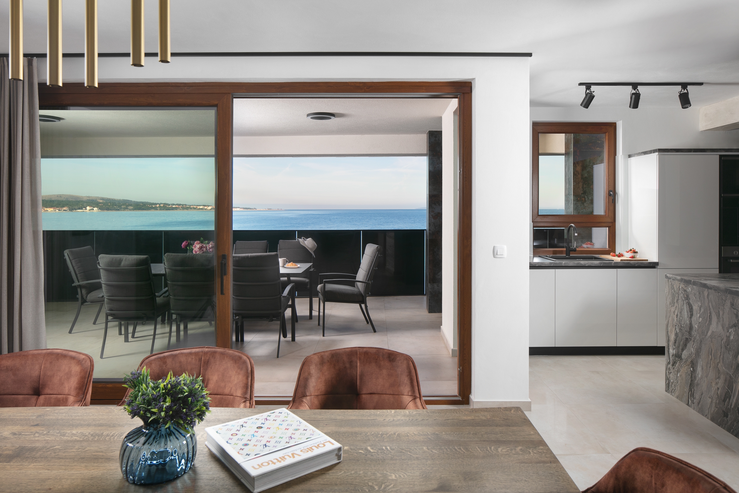 Four bedroom apartment near beach Vir  A-c