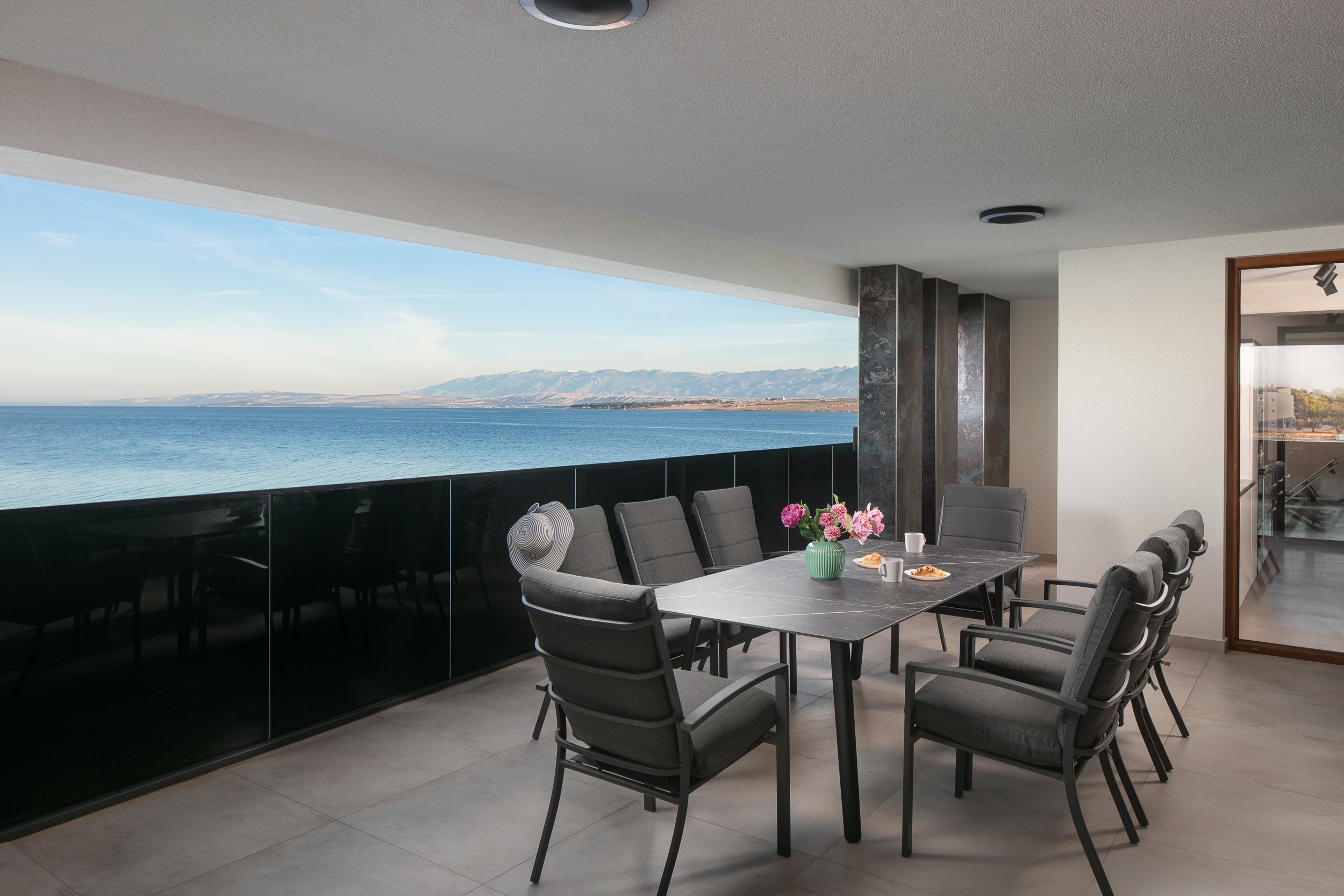 Four bedroom apartment near beach Vir  A-c