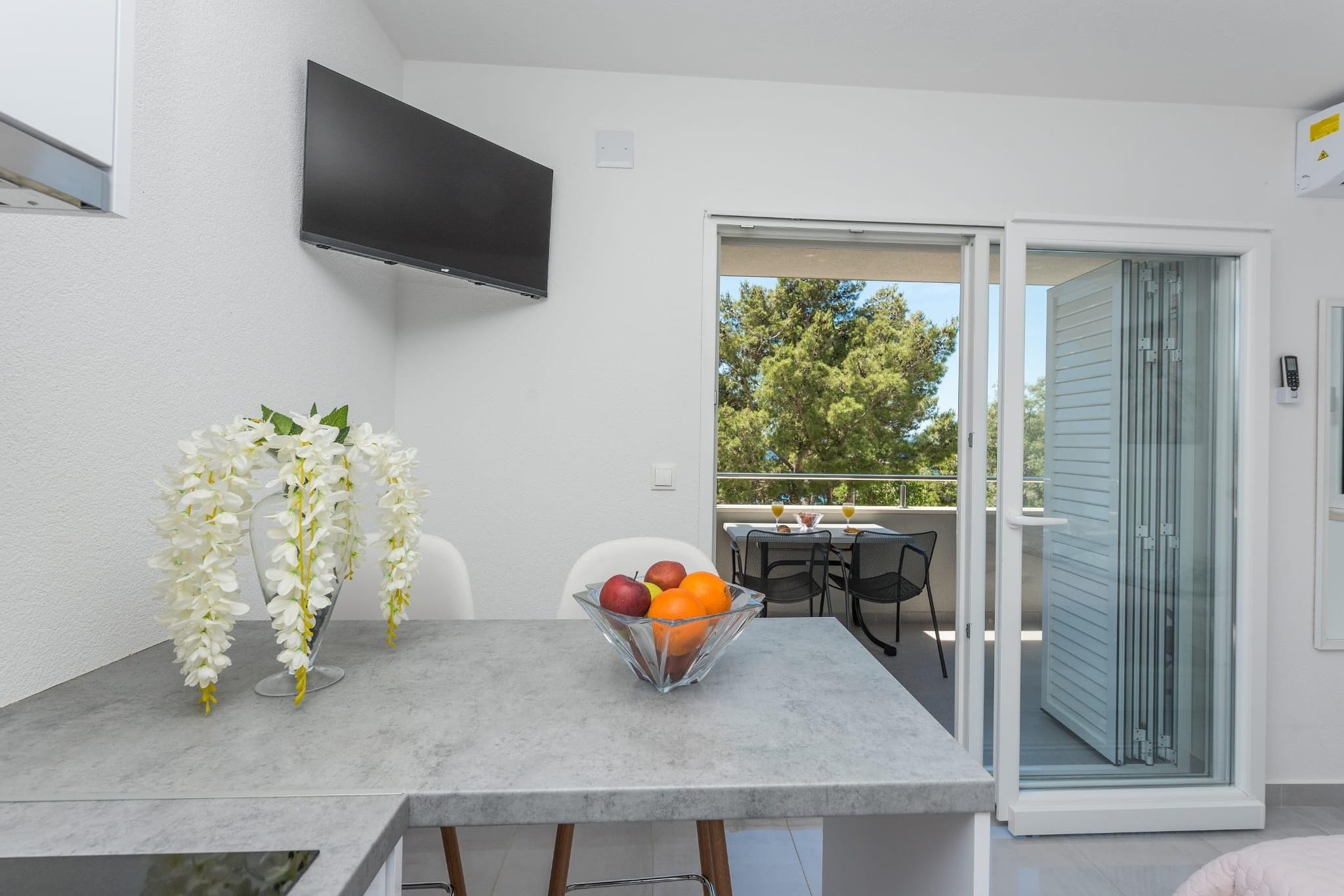 Studio flat with balcony and sea view Makarska (AS-20923-a)