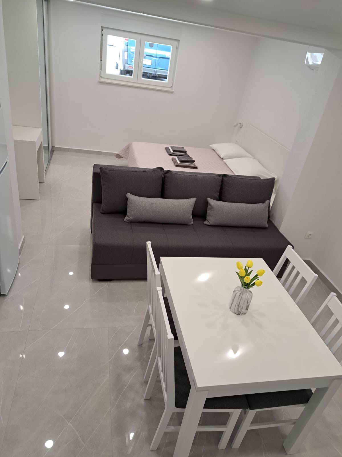 Studio flat with terrace Makarska (AS-20923-b)
