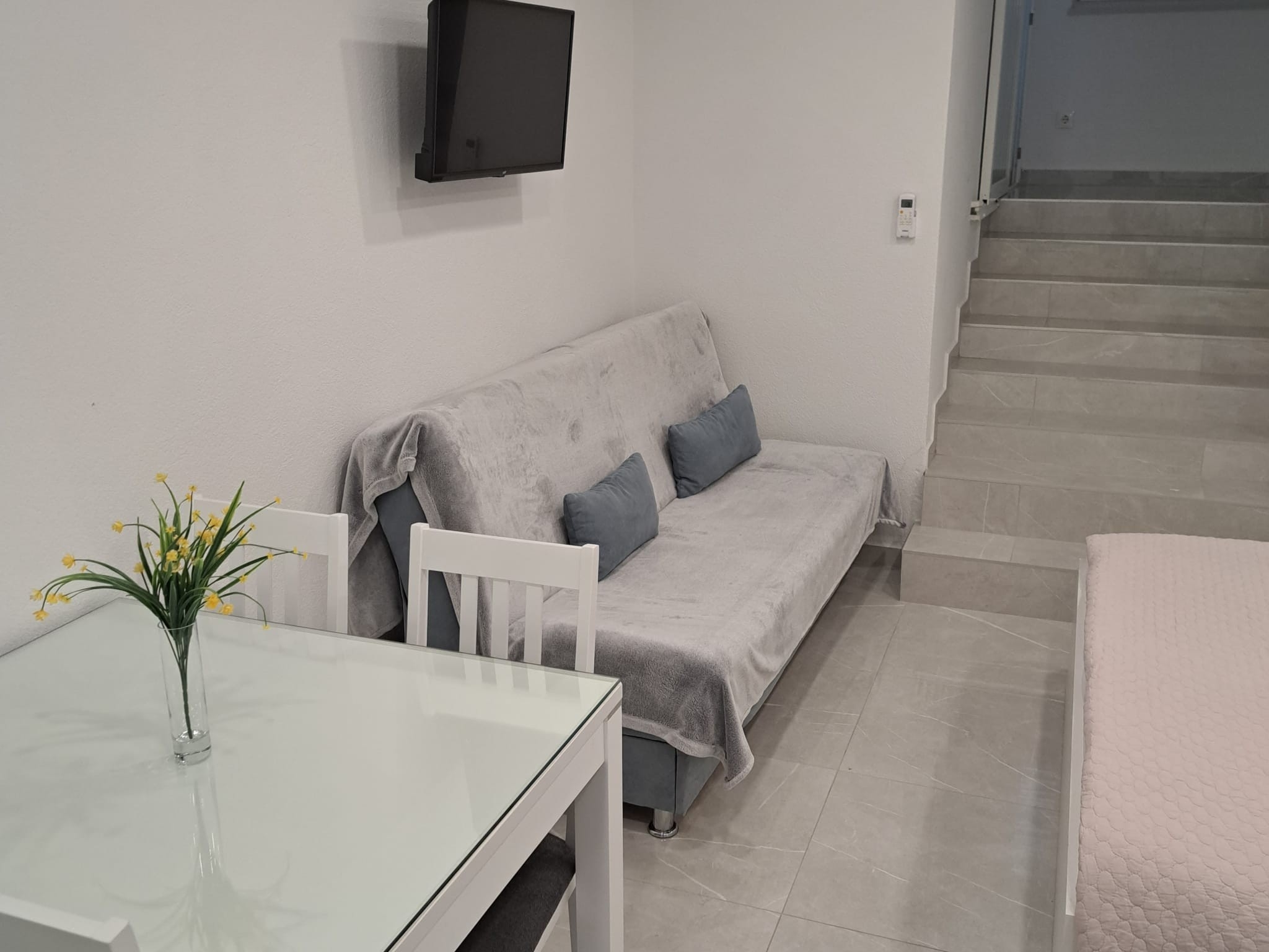 Studio flat with terrace Makarska (AS-20923-c)