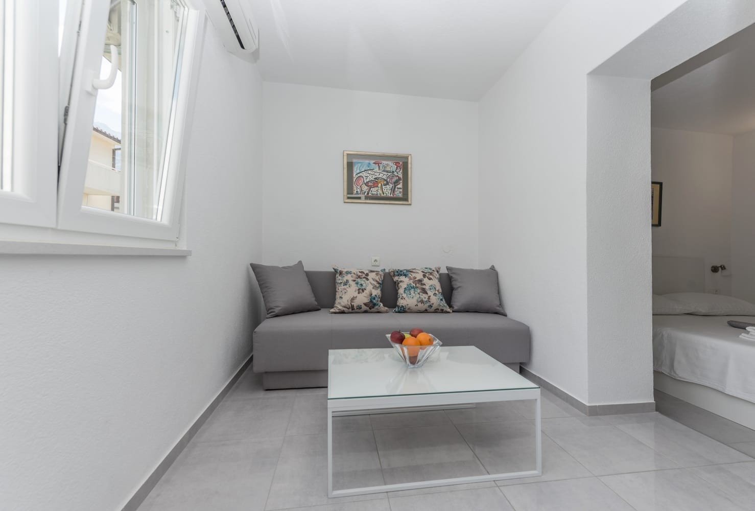 Studio flat with balcony Makarska (AS-20923-e)