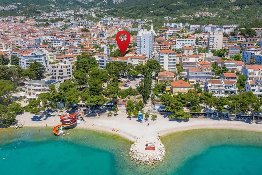 Two bedroom apartment with balcony and sea view Makarska (A-20923-a) Two bedroom apartment with balcony and sea view Makarska (A-20923-a)