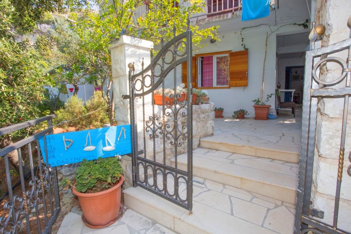 Studio flat near beach Cove Zaraće, Hvar (AS-20924-a) Studio flat near beach Cove Zaraće, Hvar (AS-20924-a)