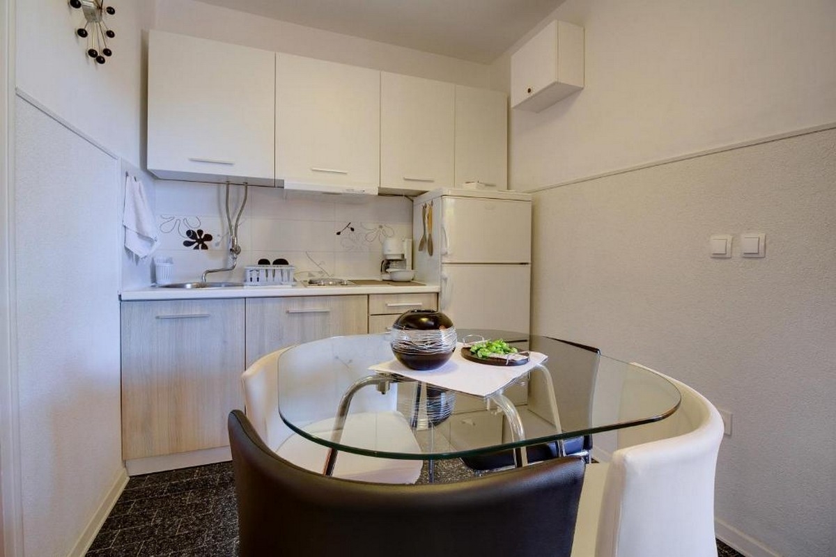 Two bedroom apartment with terrace Mali Lošinj, Lošinj (A-20930-a) Two bedroom apartment with terrace Mali Lošinj, Lošinj (A-20930-a)