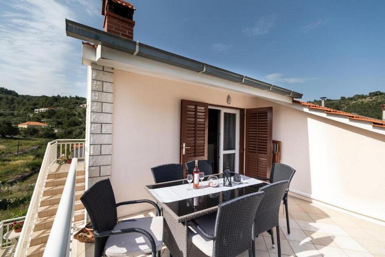 Two bedroom apartment with terrace Vela Luka, Korčula  A-a