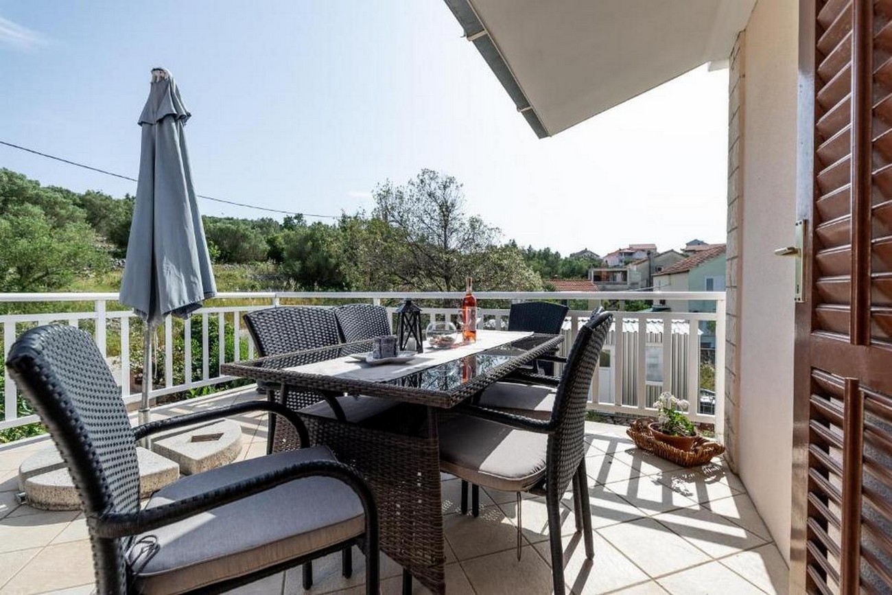 Two bedroom apartment with terrace Vela Luka, Korčula  A-a