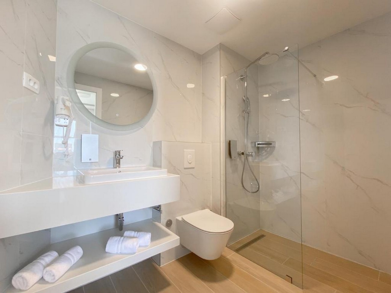 Two bedroom apartment with terrace and sea view Promajna, Makarska  A-d
