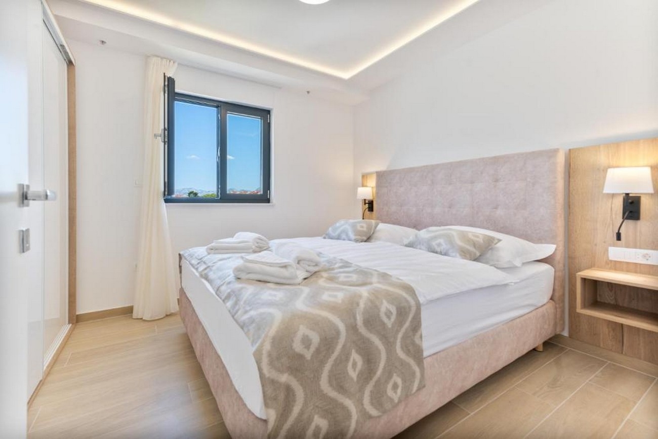 Two bedroom apartment with terrace and sea view Promajna, Makarska  A-d