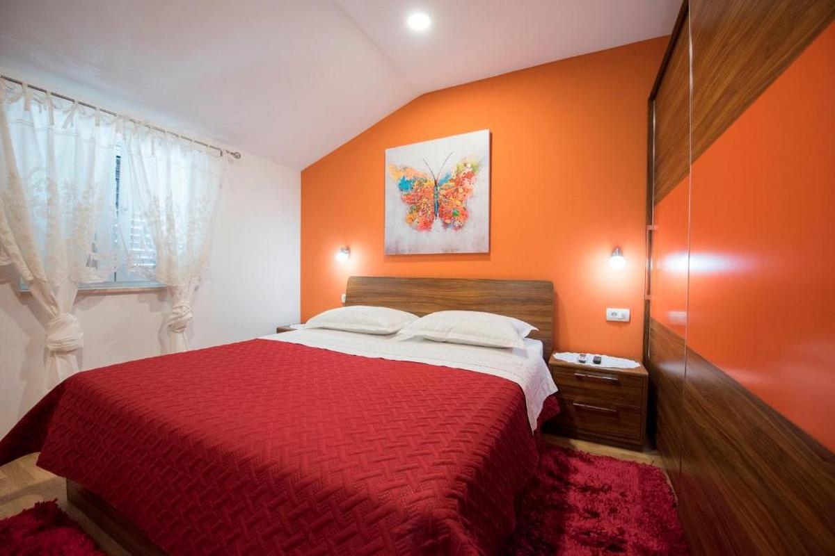 Comfortable and spacious house with terrace Zagvozd, Zagora  K