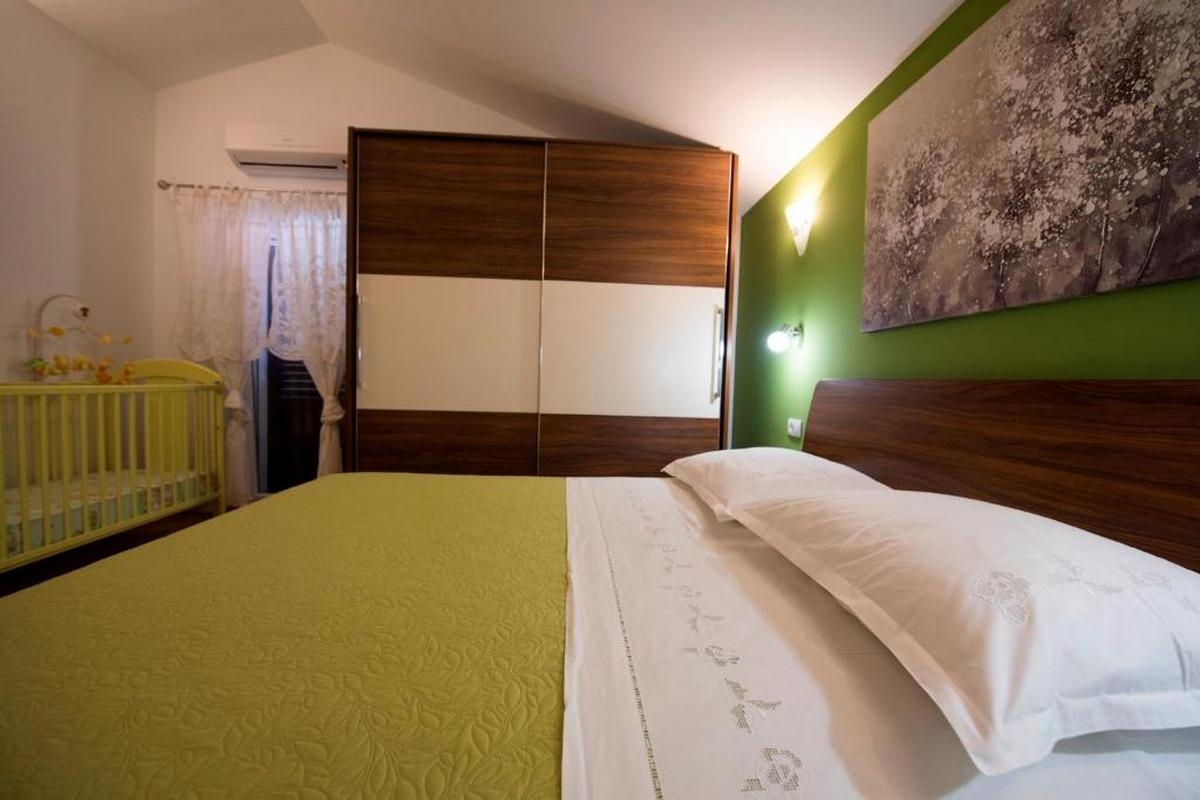 Comfortable and spacious house with terrace Zagvozd, Zagora  K