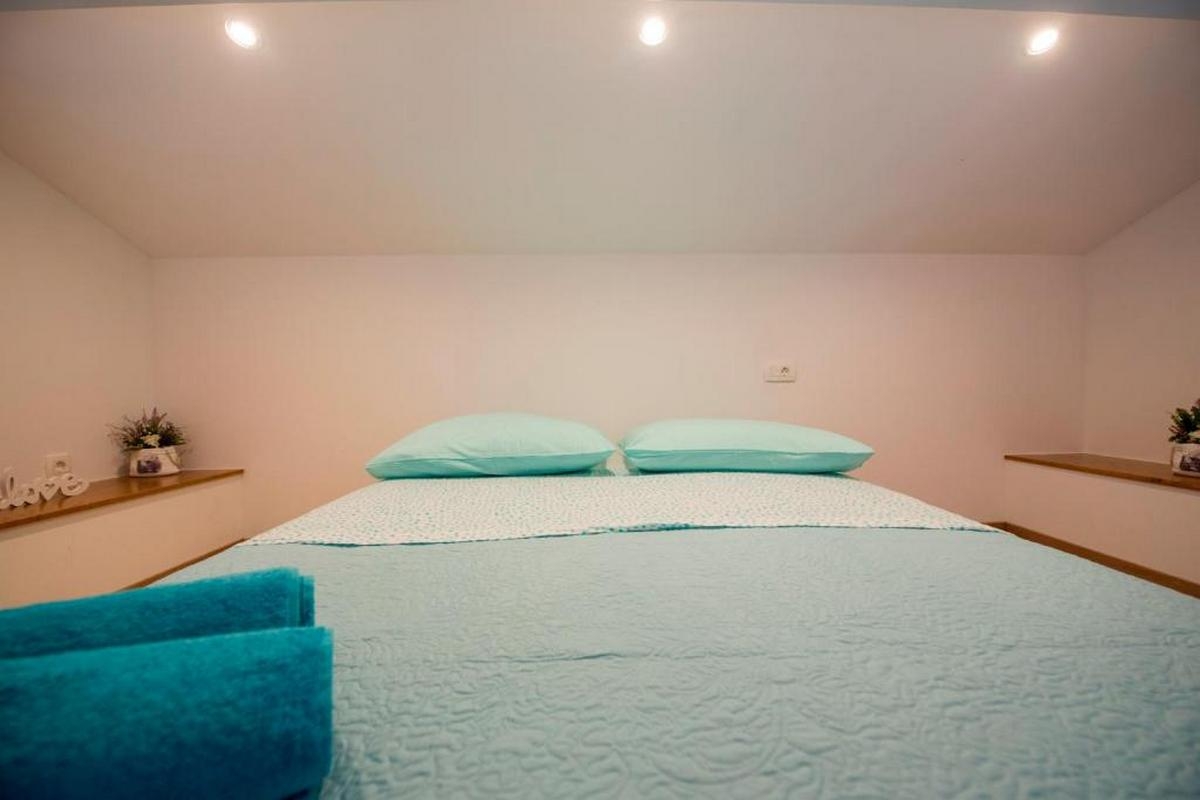 Comfortable and spacious house with terrace Zagvozd, Zagora  K