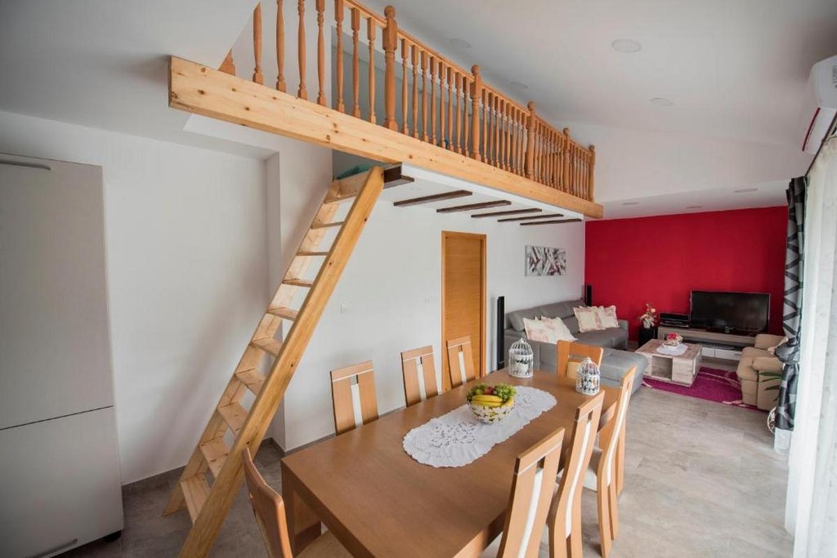Comfortable and spacious house with terrace Zagvozd, Zagora  K