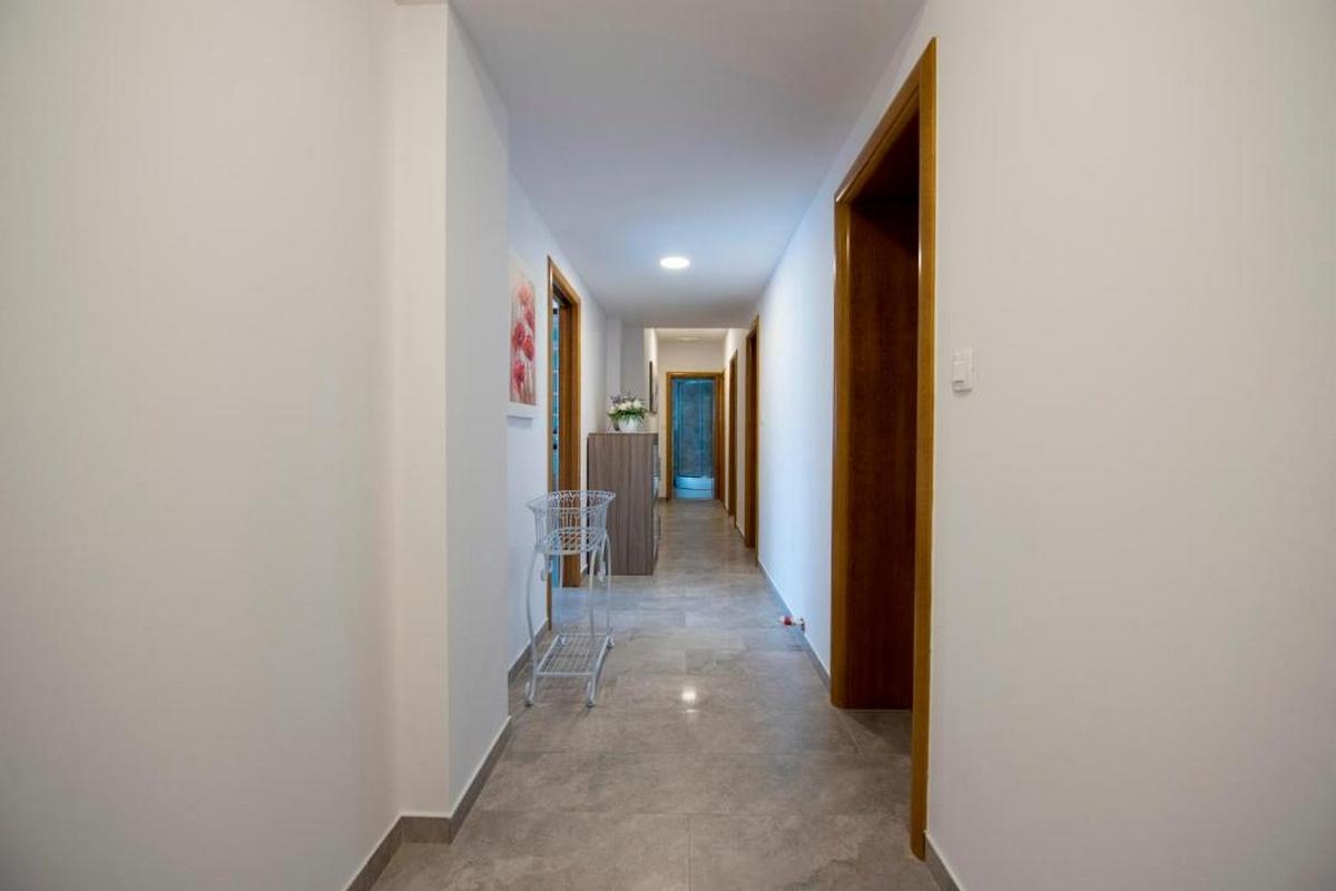Comfortable and spacious house with terrace Zagvozd, Zagora  K