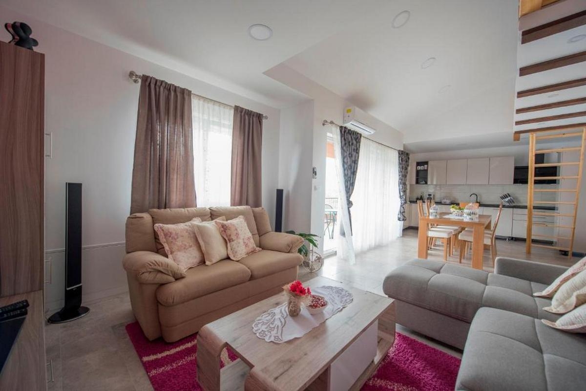 Comfortable and spacious house with terrace Zagvozd, Zagora  K