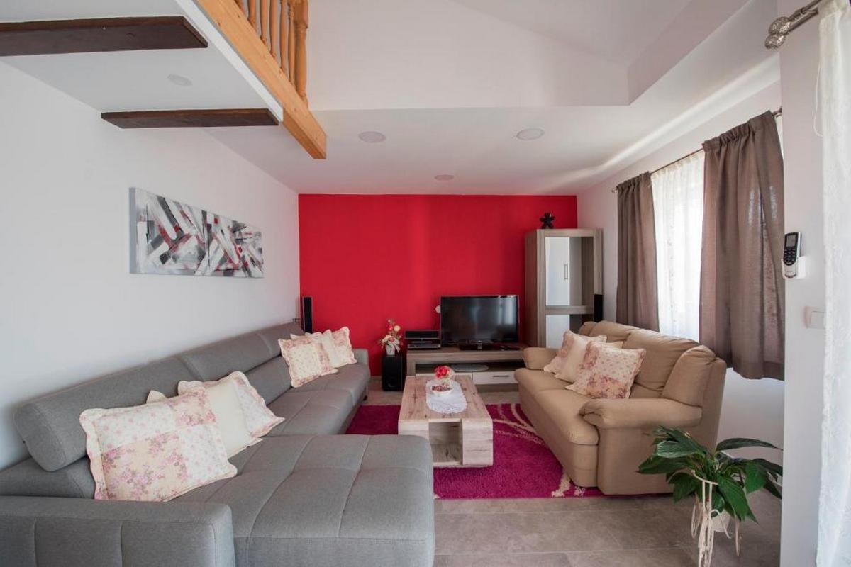 Comfortable and spacious house with terrace Zagvozd, Zagora  K