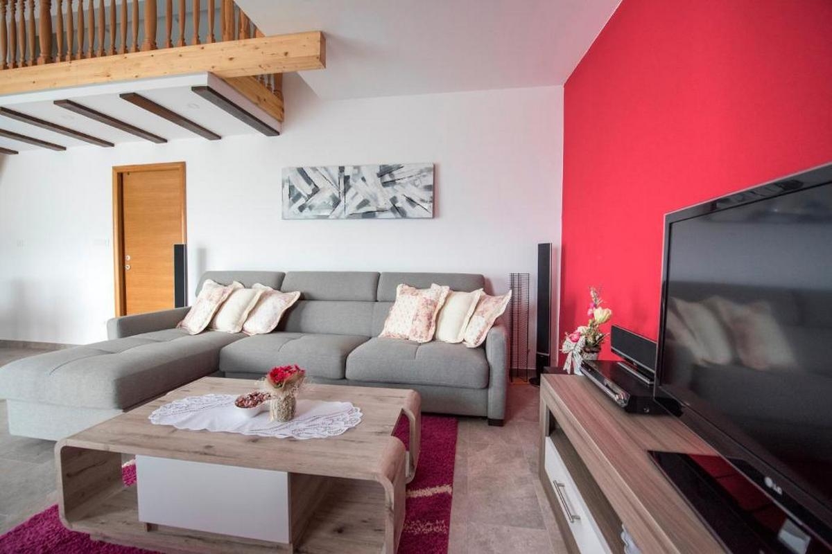 Comfortable and spacious house with terrace Zagvozd, Zagora  K