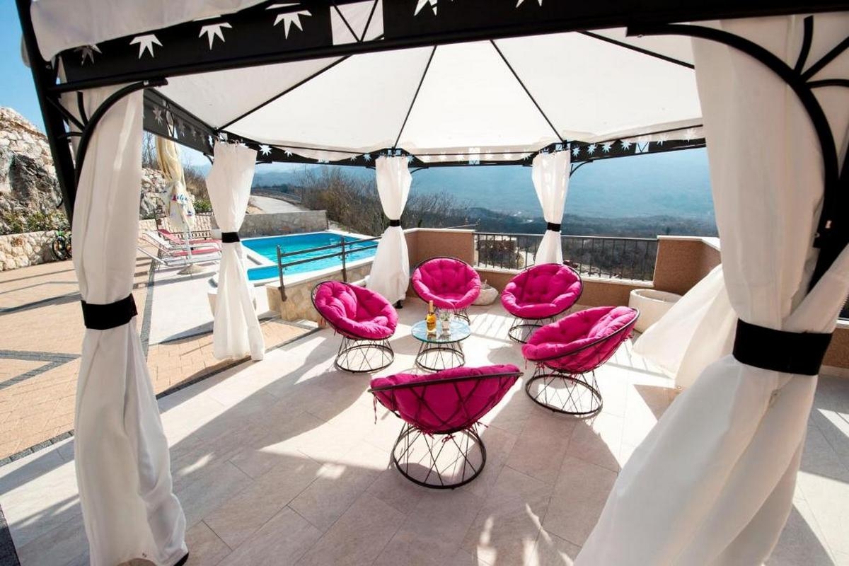 Comfortable and spacious house with terrace Zagvozd, Zagora  K