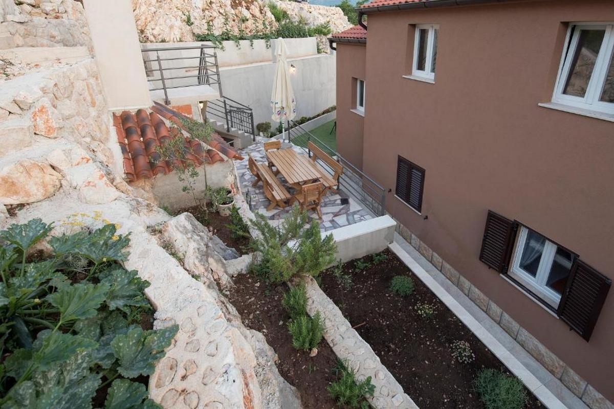 Comfortable and spacious house with terrace Zagvozd, Zagora  K